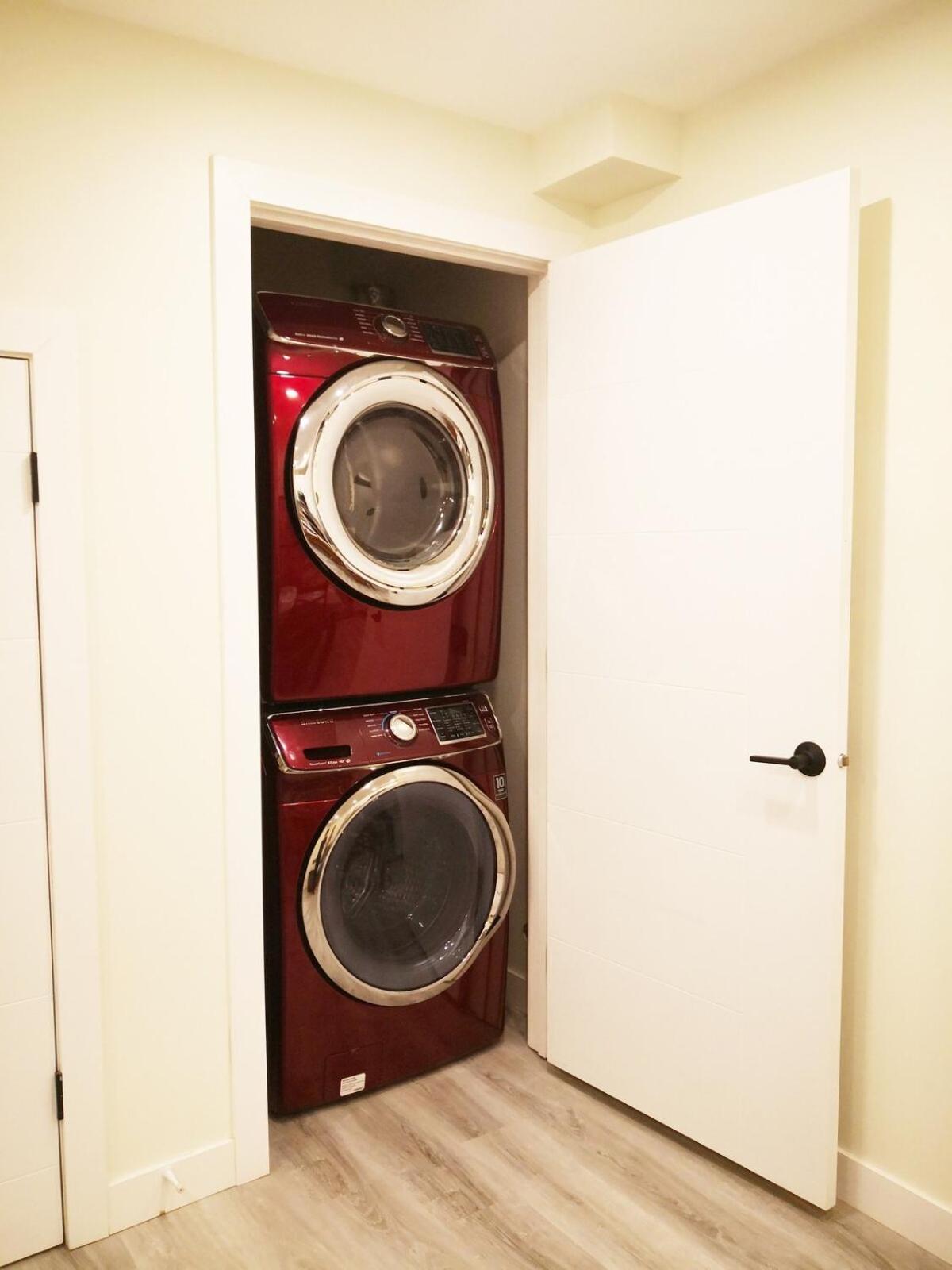 Cozy And Stylish Basement Near Downtown, Uofa And Southgate Mall *