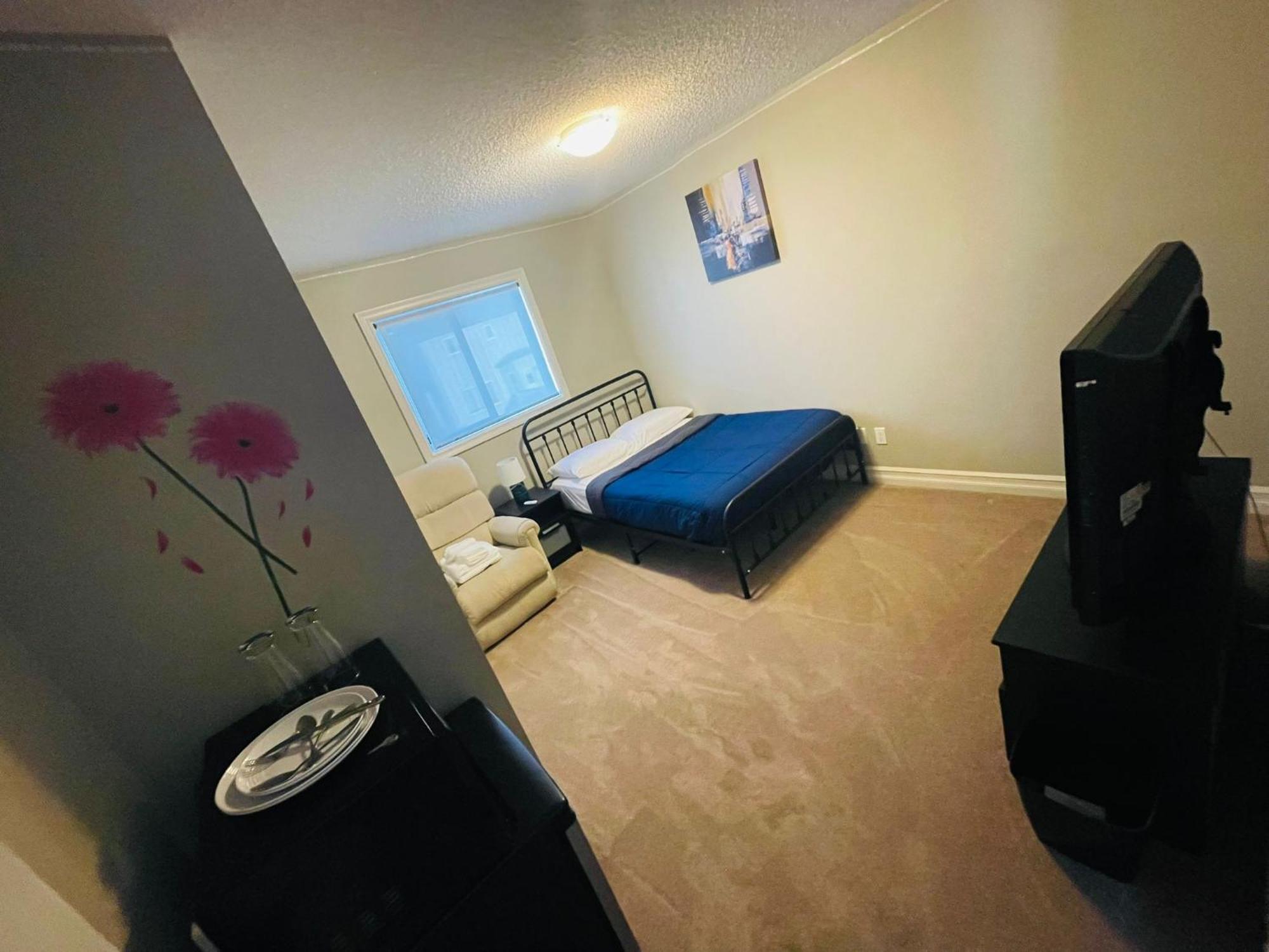 Awesome Bedroom Homestay Edmonton