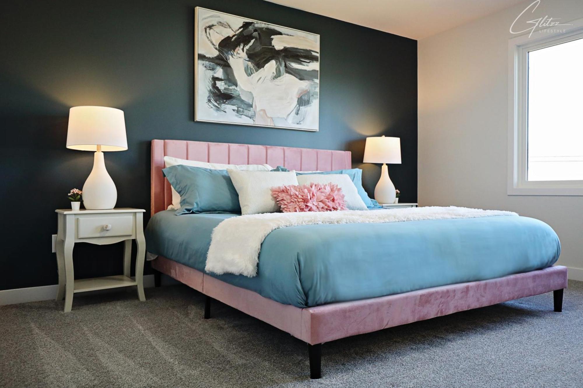 Beautiful With 4 King Beds,airport,disney+ * Edmonton