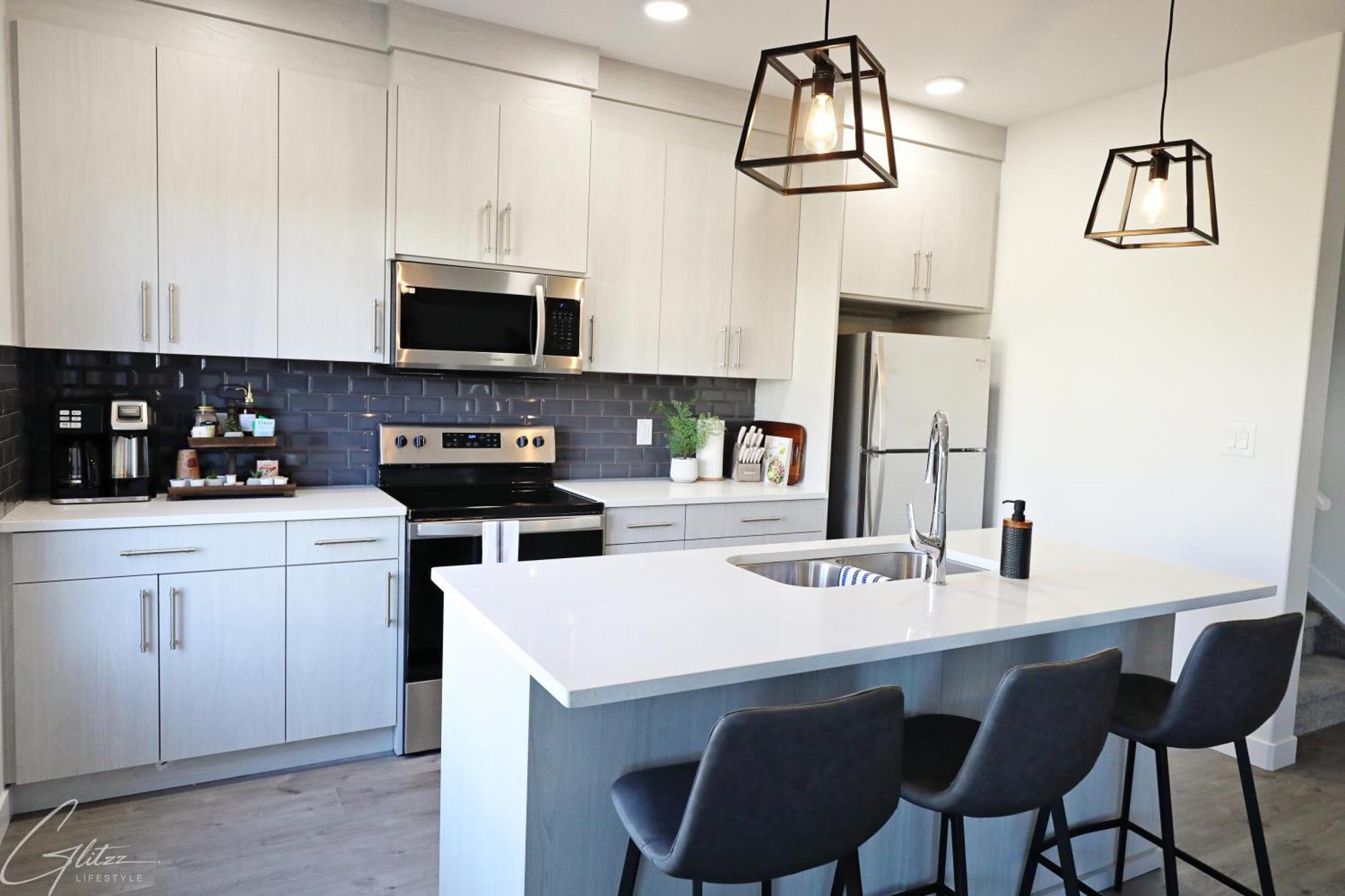 Beautiful With 4 King Beds,airport,disney+