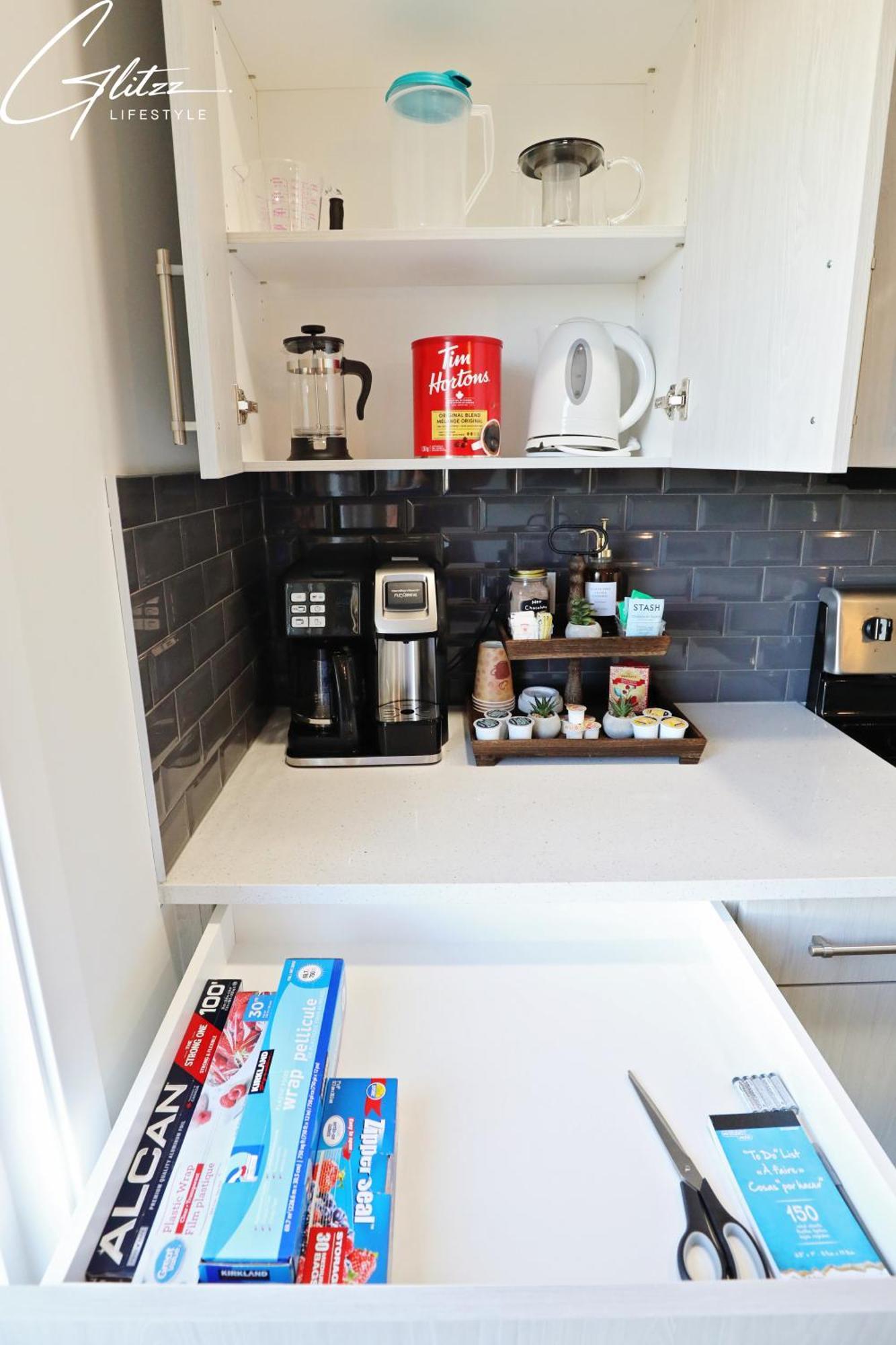 Beautiful With 4 King Beds,airport,disney+ * Edmonton