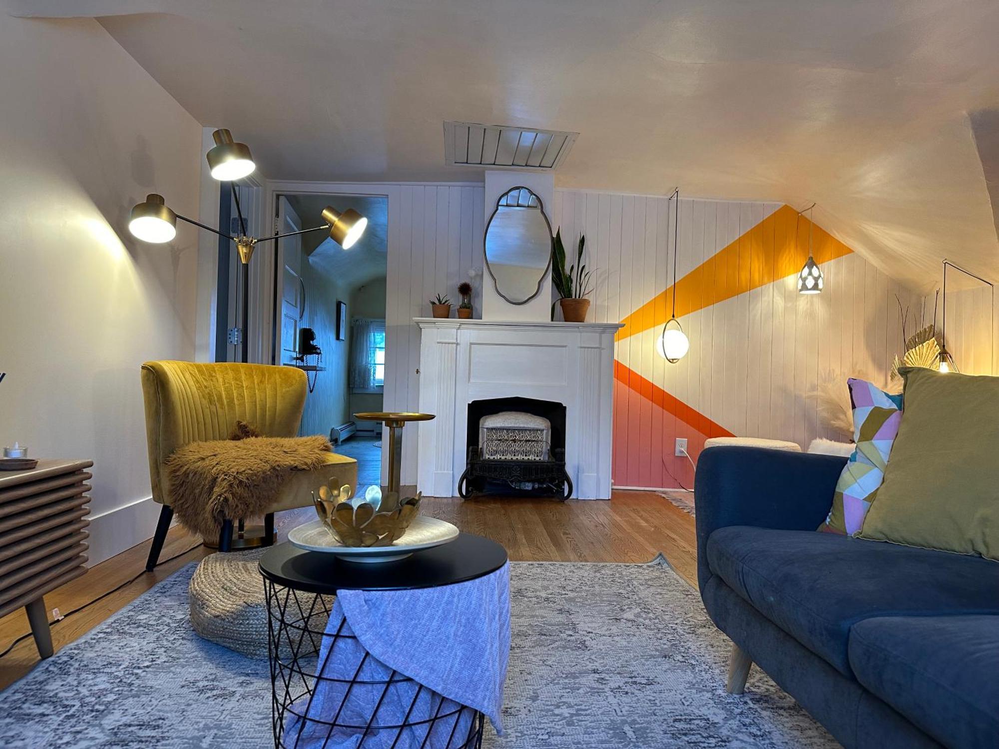 Holiday home Historic Hideaway 1912 Mansion Loft With Timeless Character *