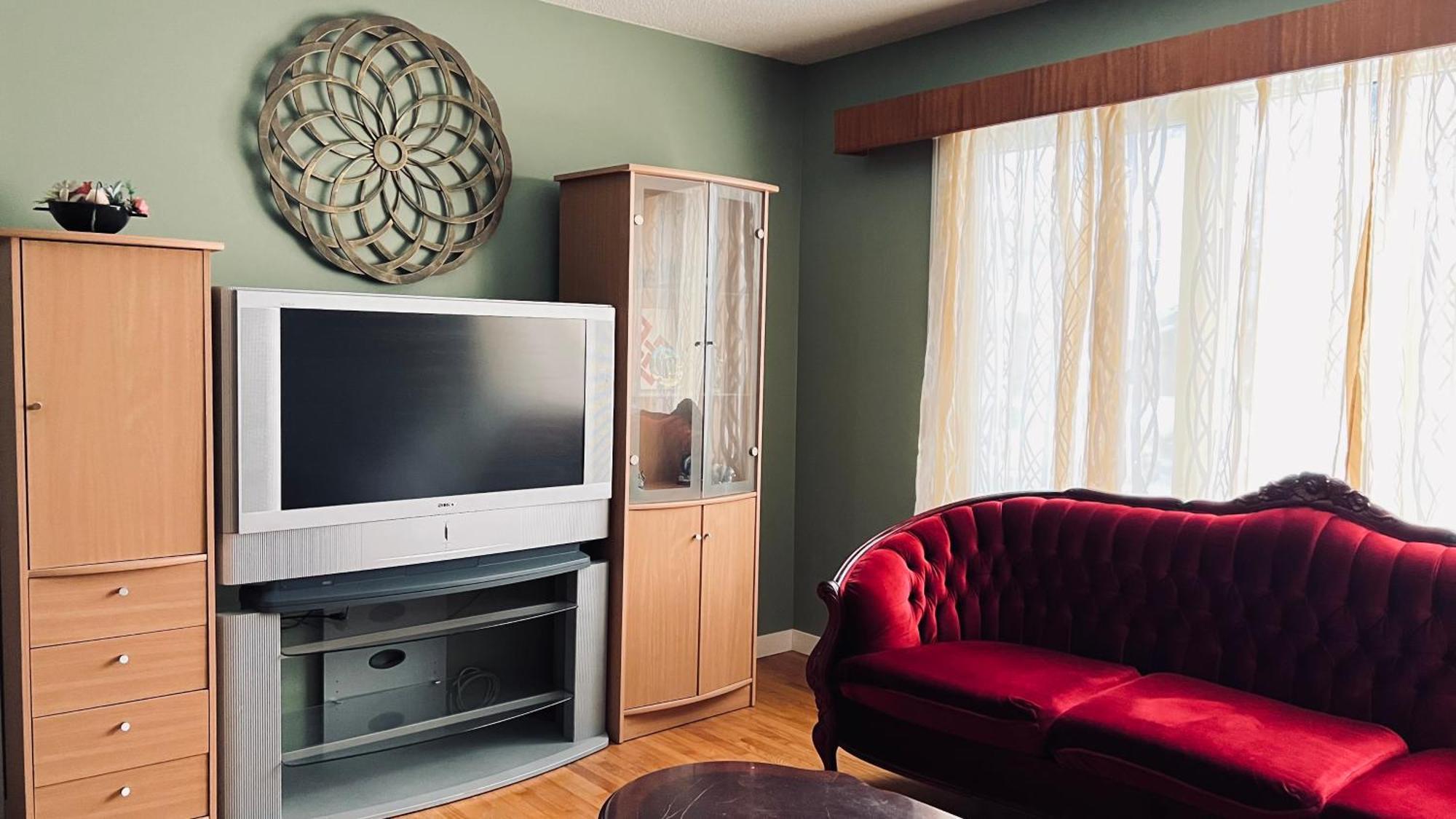 Guest house Private Close To Nait For Men Only Edmonton