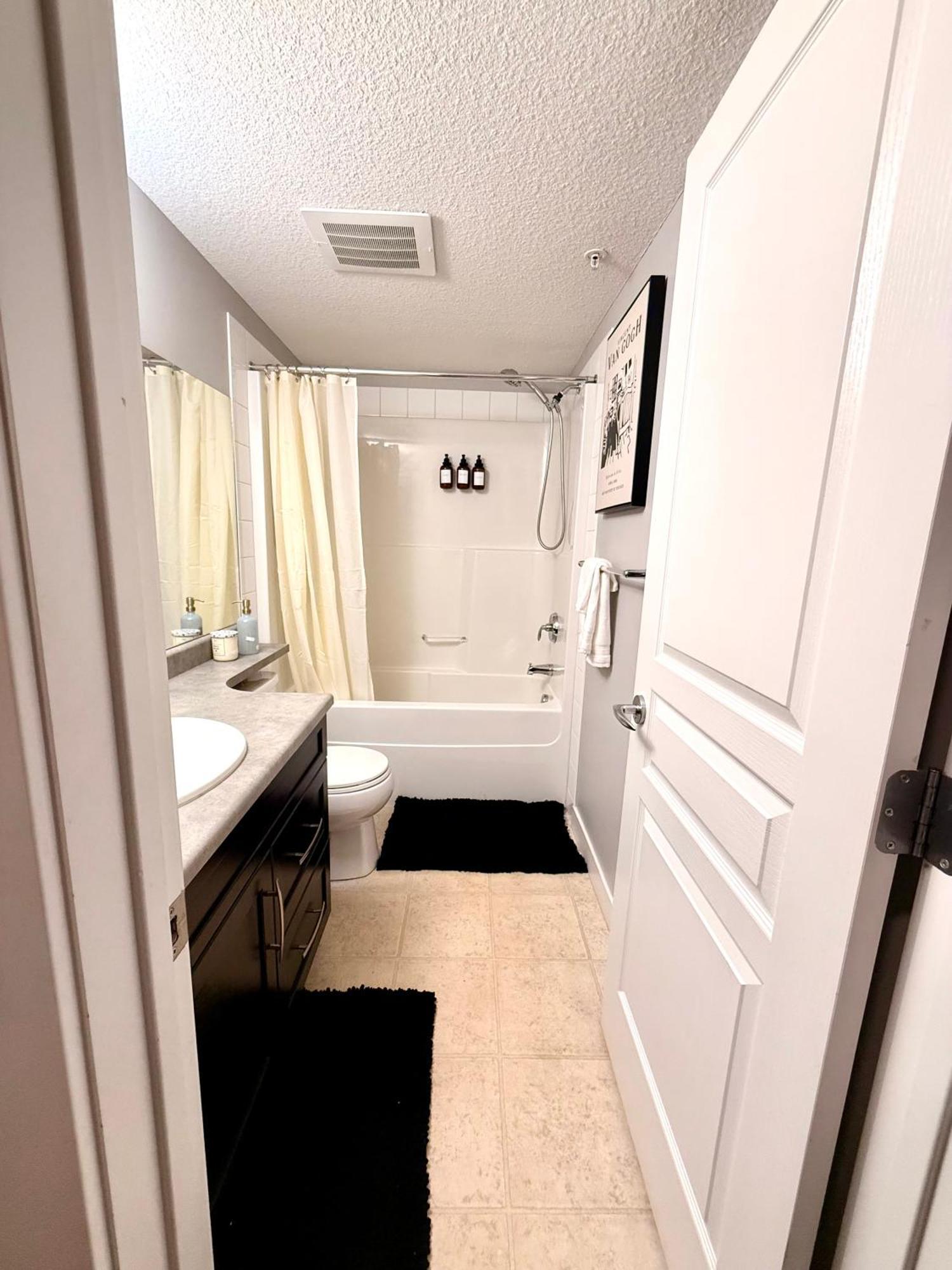 1bed Highrise Orange House, Clearview Area, Recreation Center Apartment *
