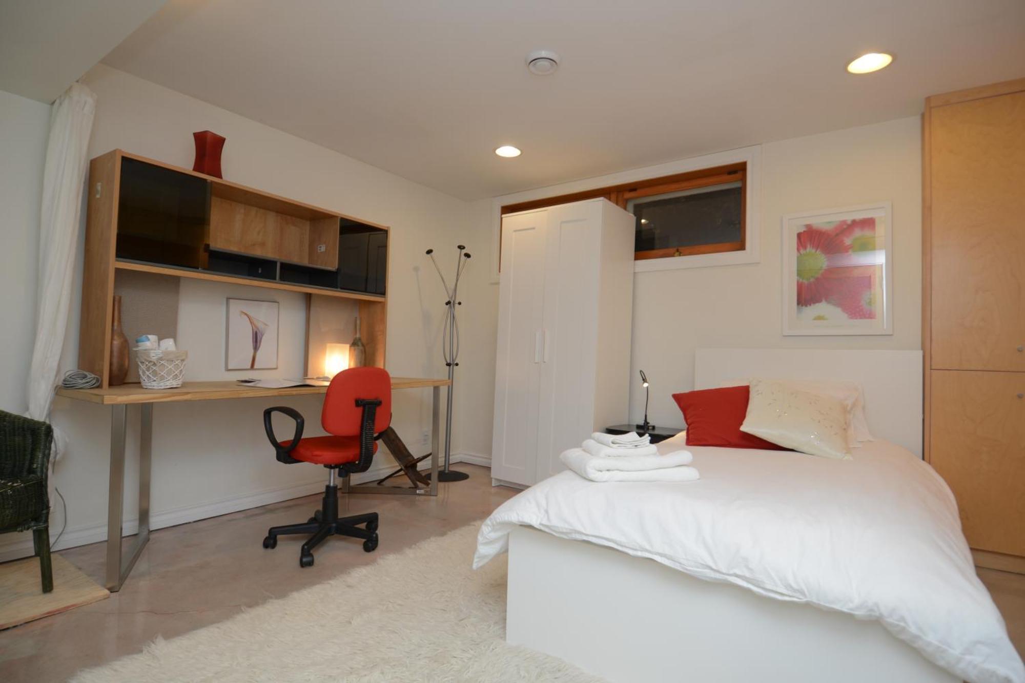 Homestay U Of A Homestay, Trails & Whyte Ave