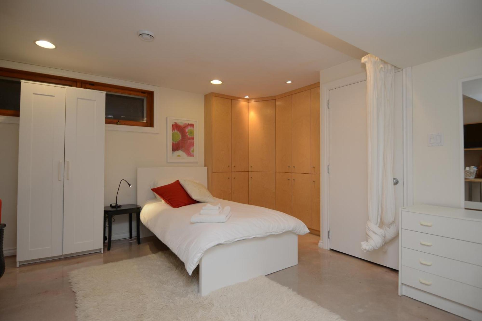U Of A Homestay, Trails & Whyte Ave Homestay *