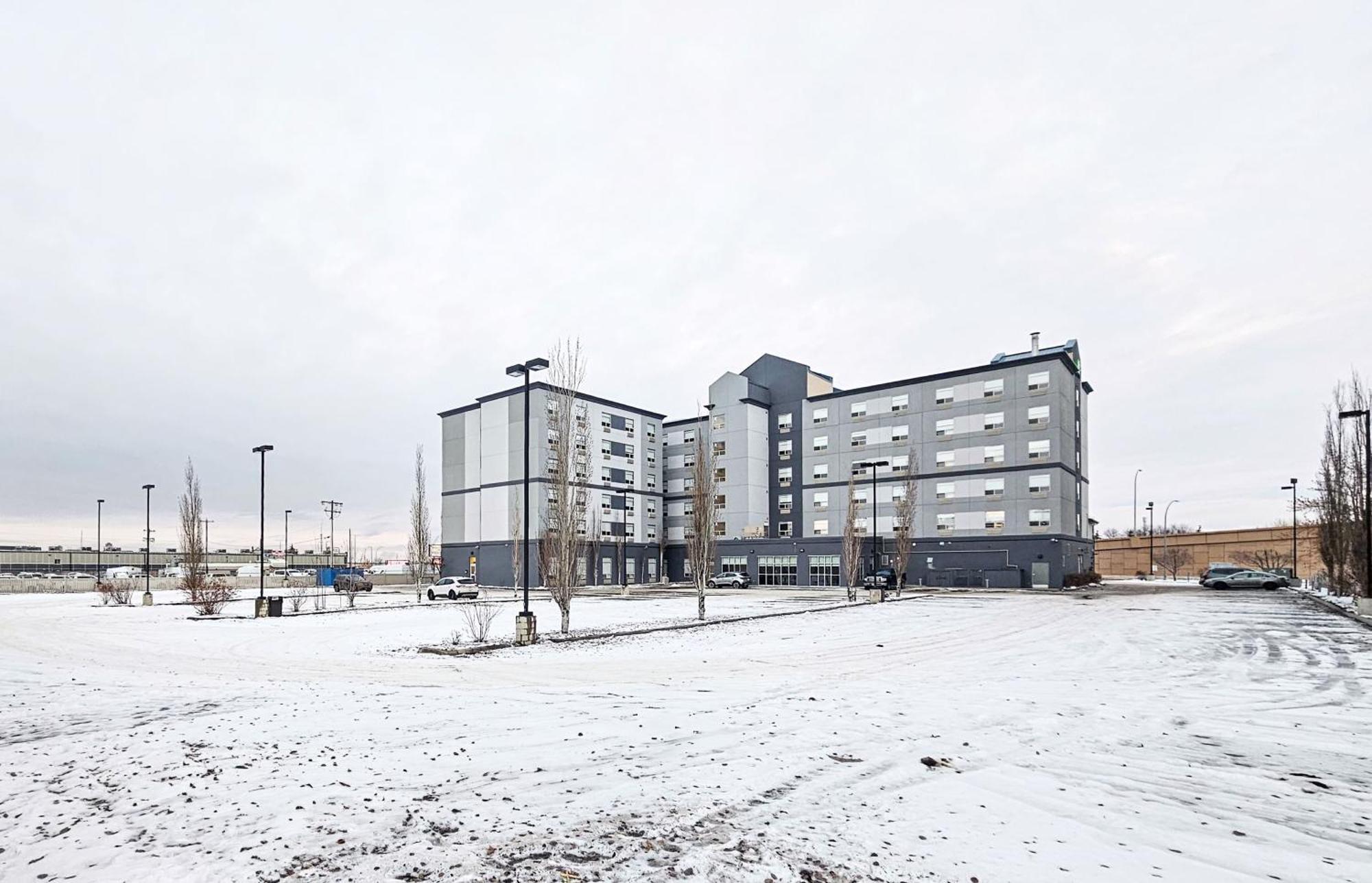 Express & Suites-edmonton South By Ihg 3*