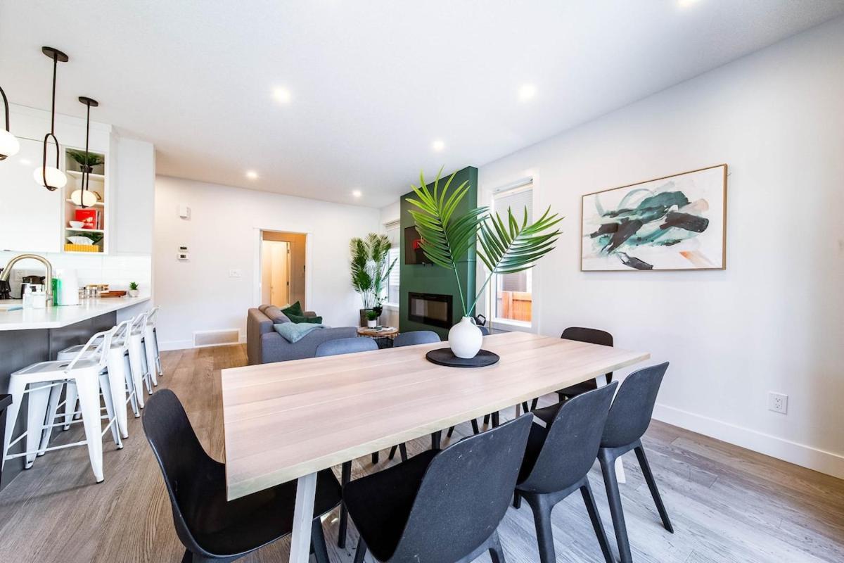5br-luxury Retreat-hot Tub-king Bed-rogers Place-dt * Edmonton