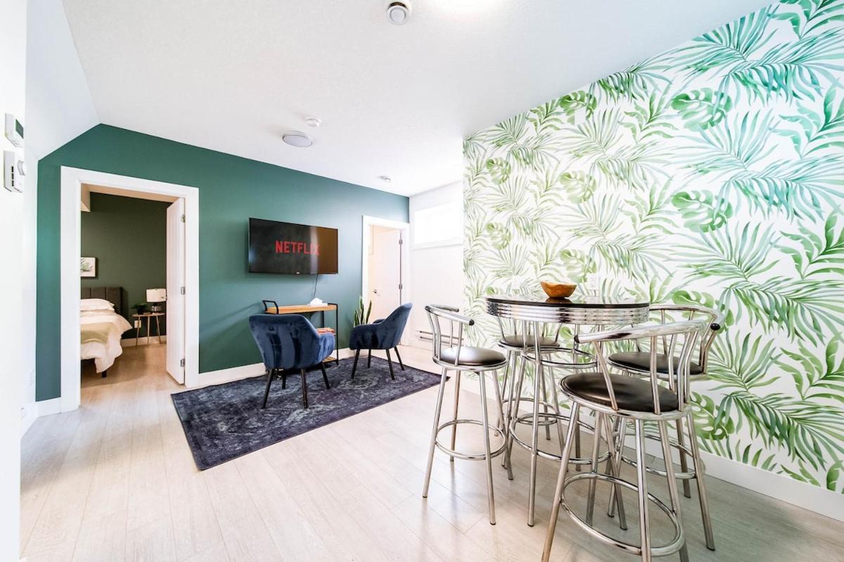 5br-luxury Retreat-hot Tub-king Bed-rogers Place-dt Apartment Edmonton