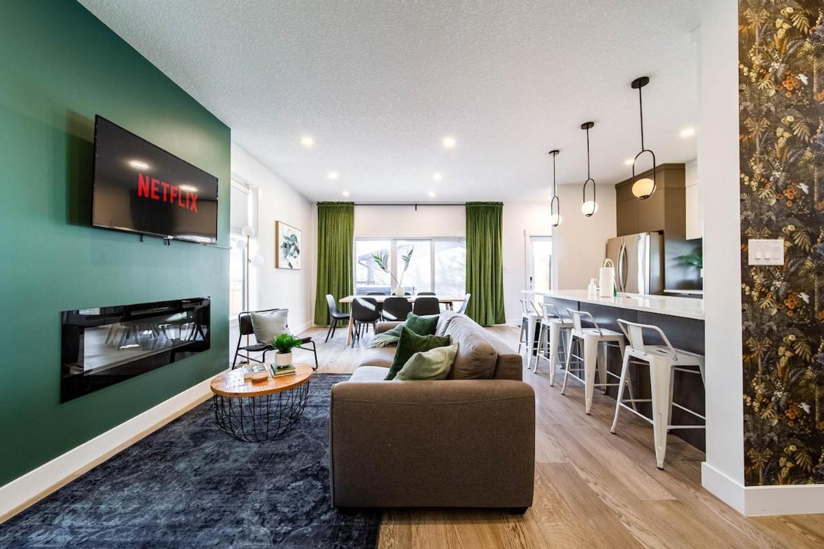 Apartment 5br-luxury Retreat-hot Tub-king Bed-rogers Place-dt Edmonton