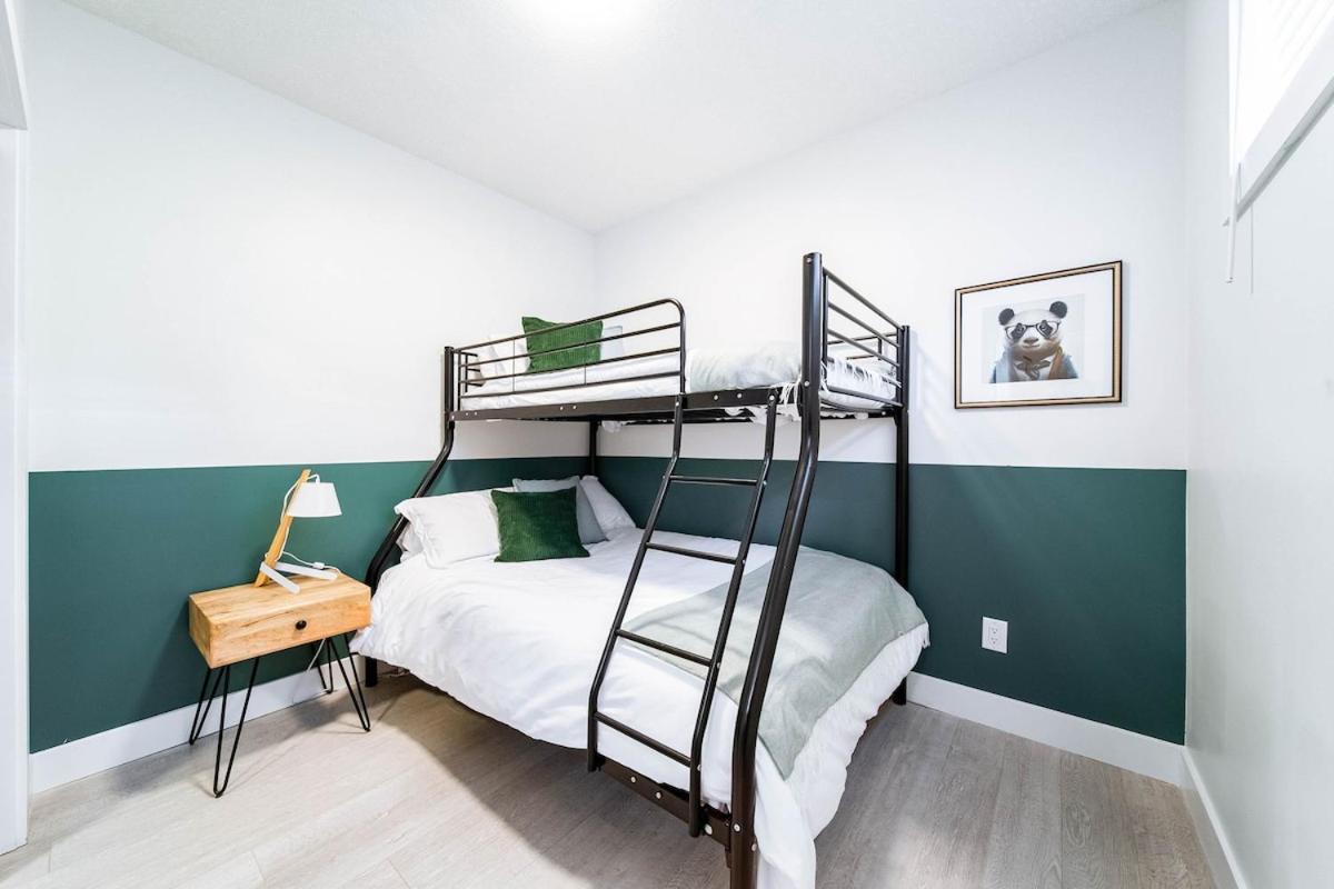 Apartment 5br-luxury Retreat-hot Tub-king Bed-rogers Place-dt Edmonton
