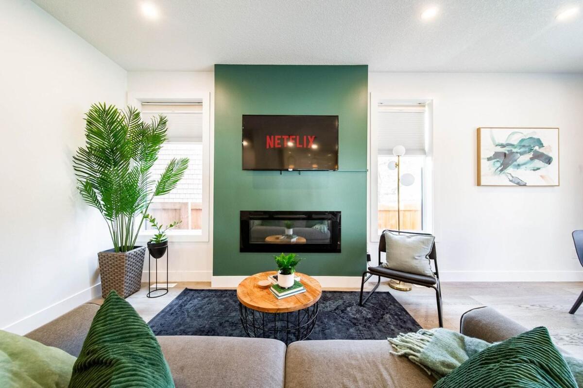 5br-luxury Retreat-hot Tub-king Bed-rogers Place-dt * Edmonton