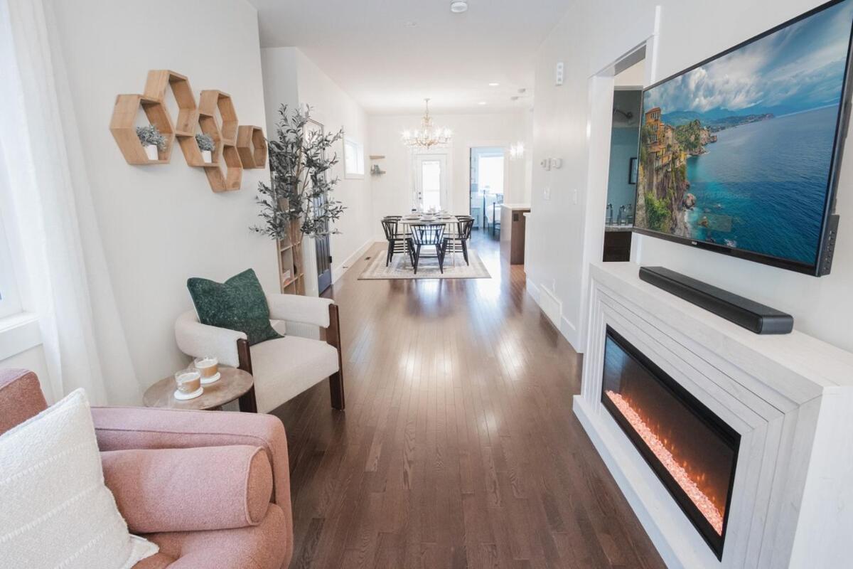 Downtown Kingbed 4br Fireplace Bikelane Holiday home Edmonton