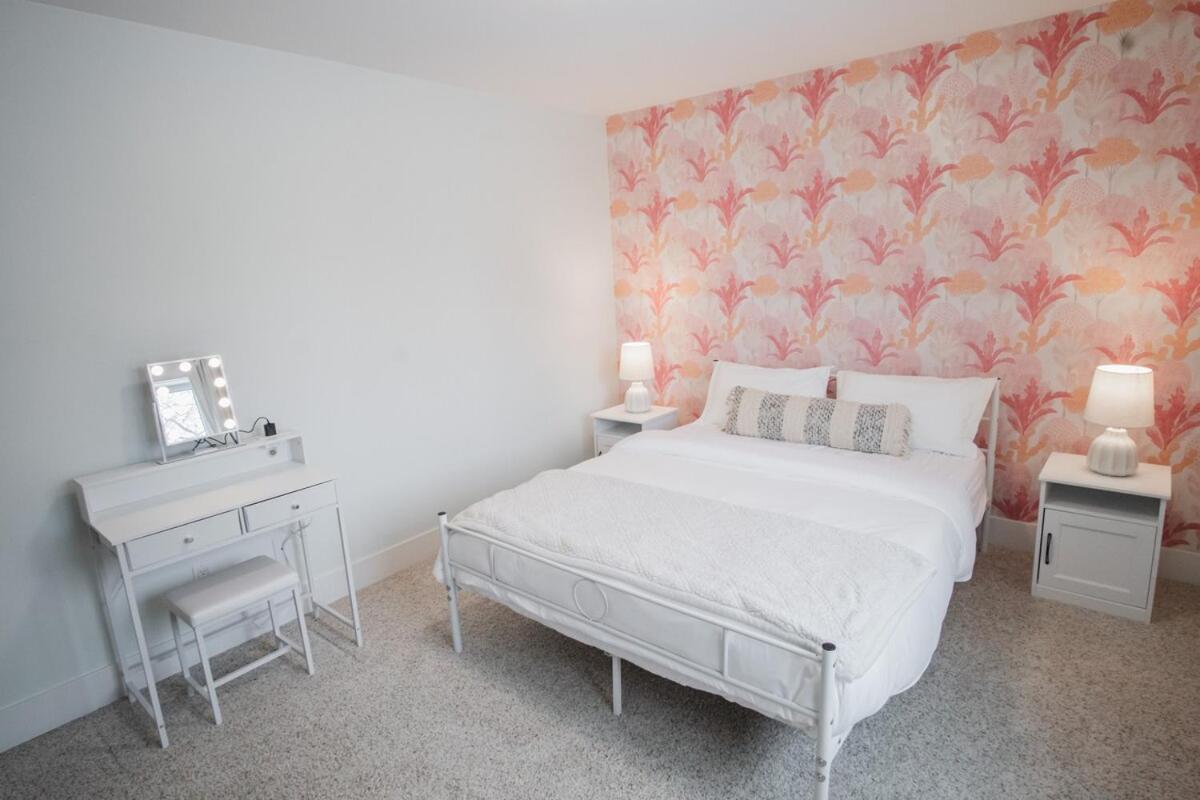 Holiday home Downtown Kingbed 4br Fireplace Bikelane Edmonton