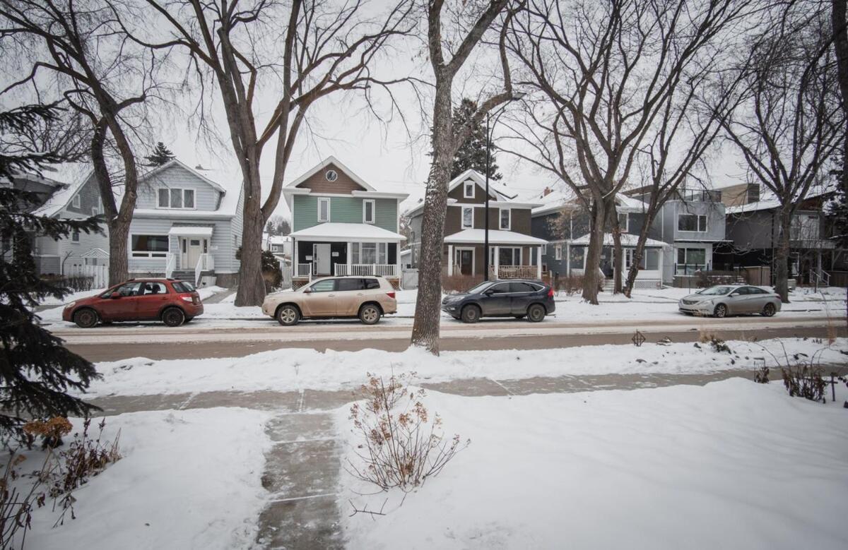Downtown Kingbed 4br Fireplace Bikelane * Edmonton