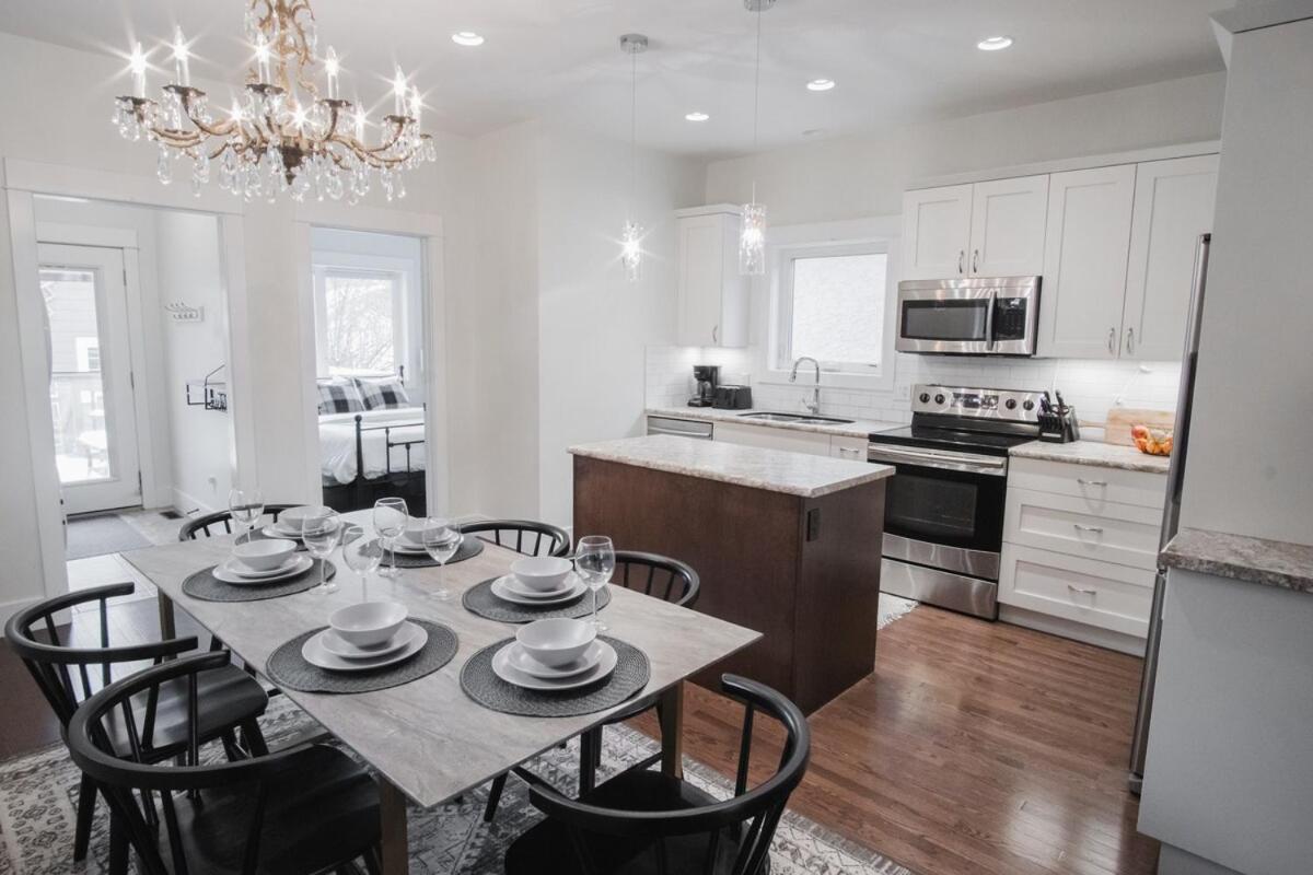Downtown Kingbed 4br Fireplace Bikelane Holiday home Edmonton
