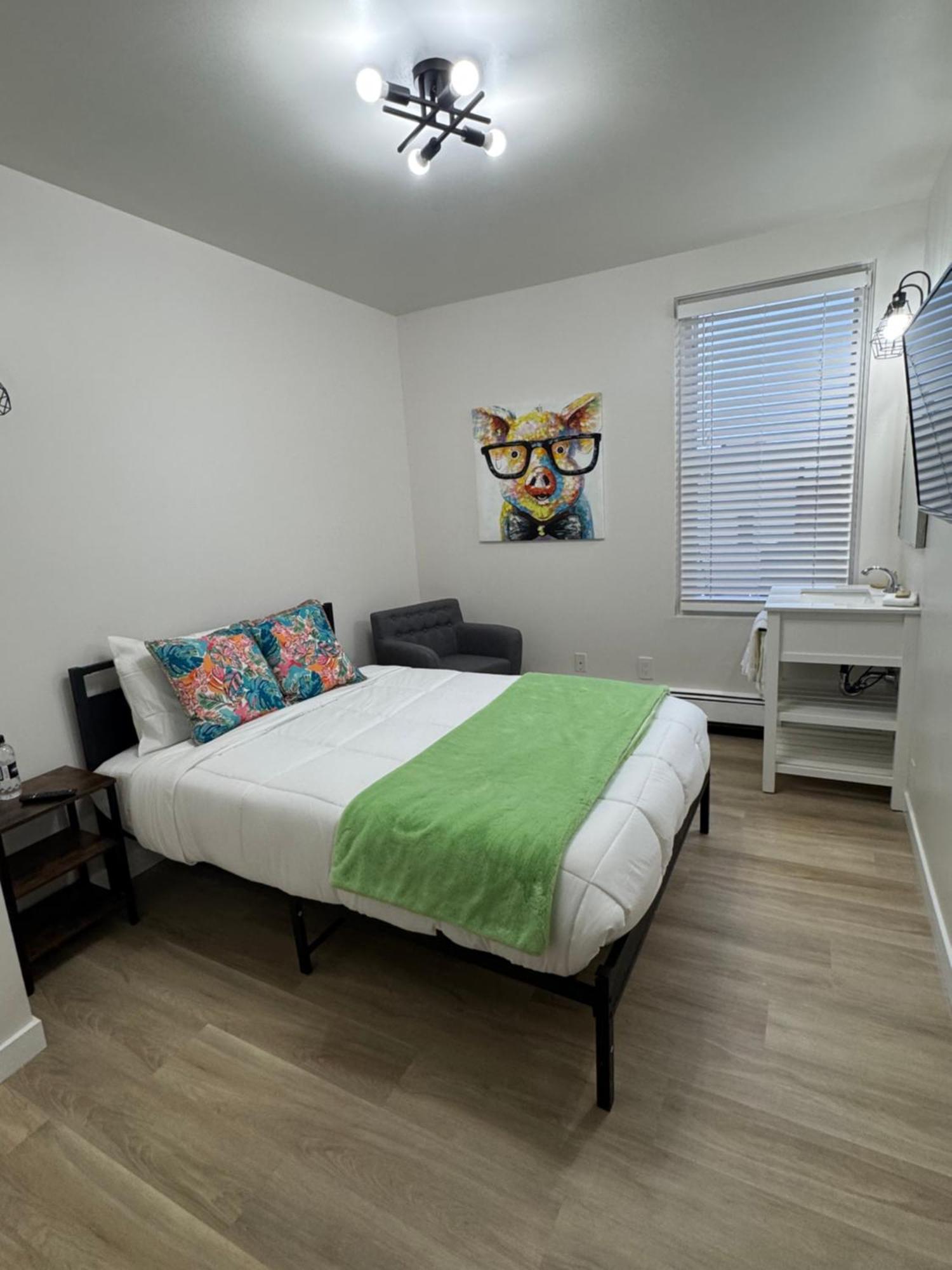Hotel Commercial Edmonton