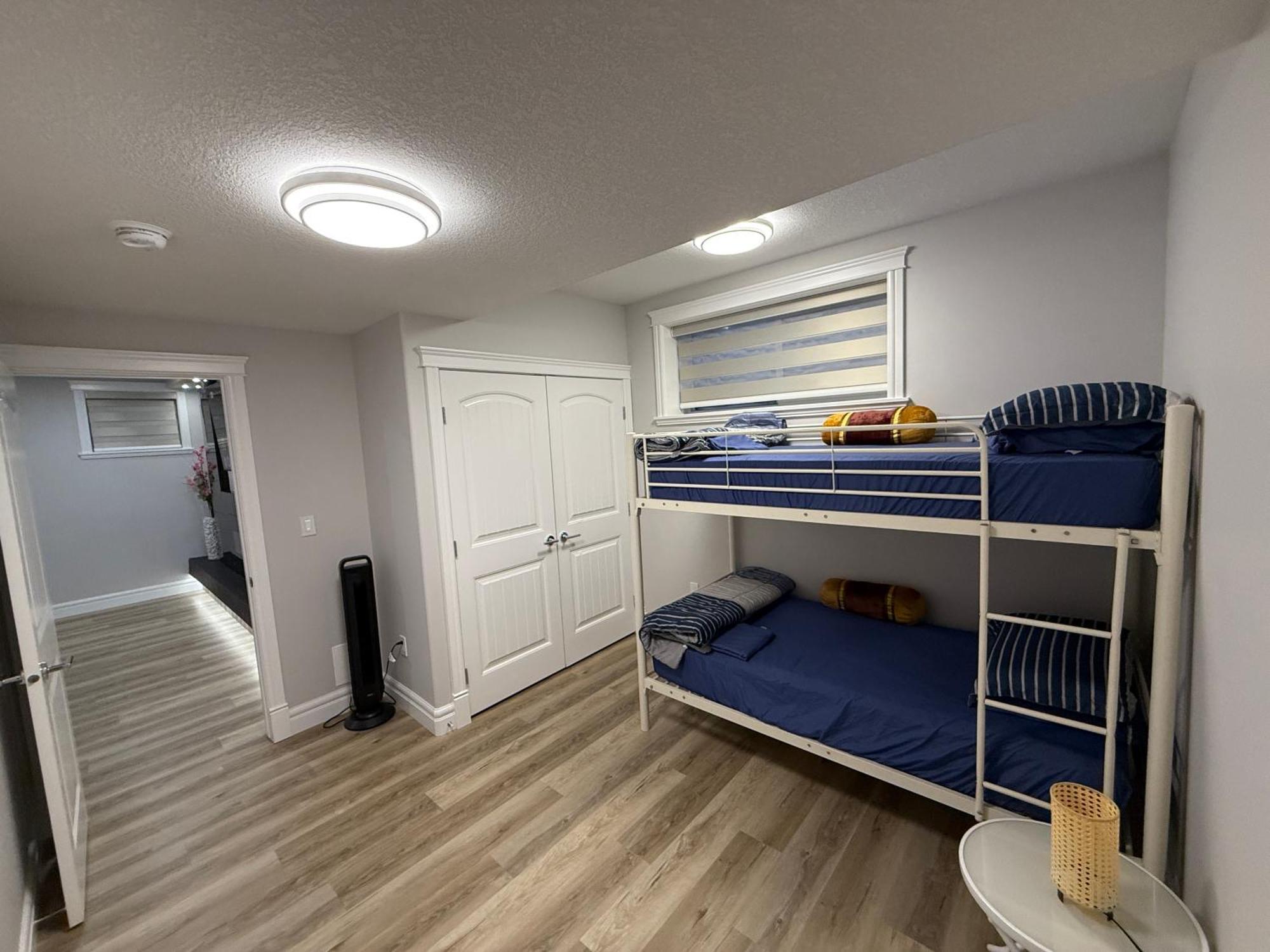 Holiday home Modern Luxurious With Separate Side-entry Edmonton