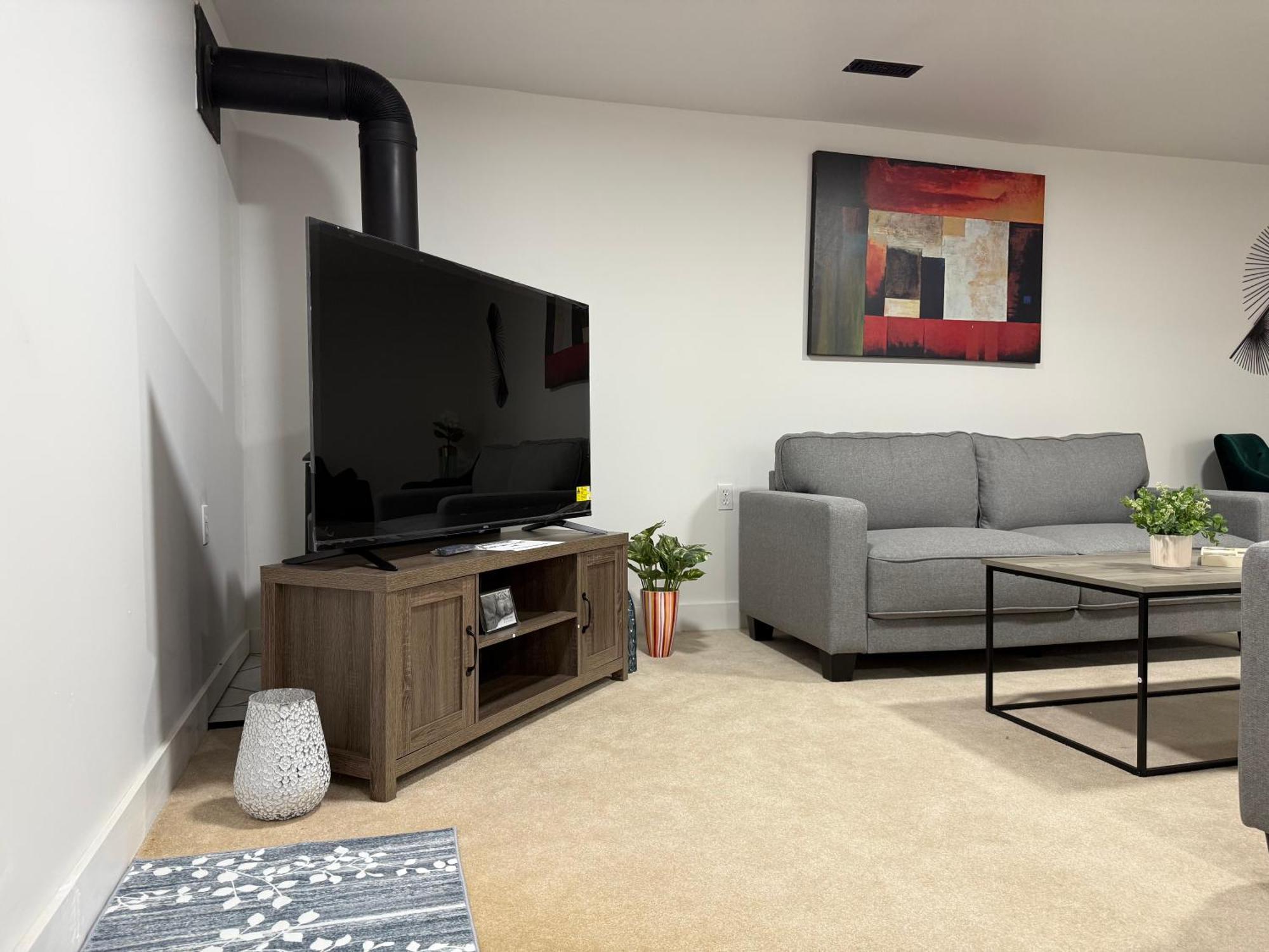Comfy Corner 2 Cross St Of W Mall Villa *