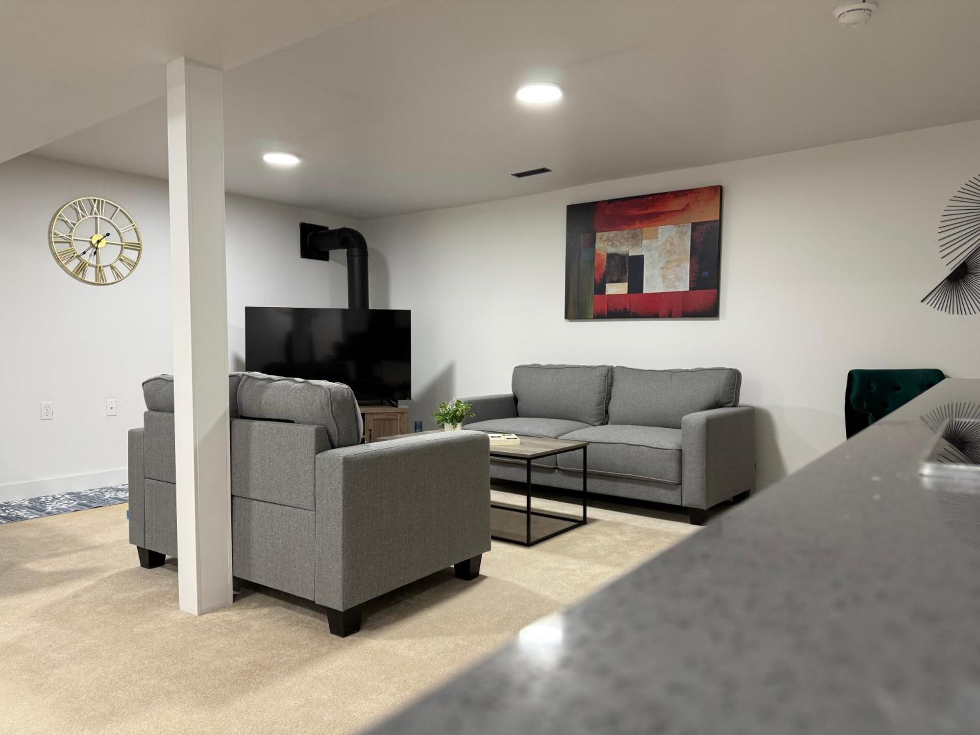 Villa Comfy Corner 2 Cross St Of W Mall *