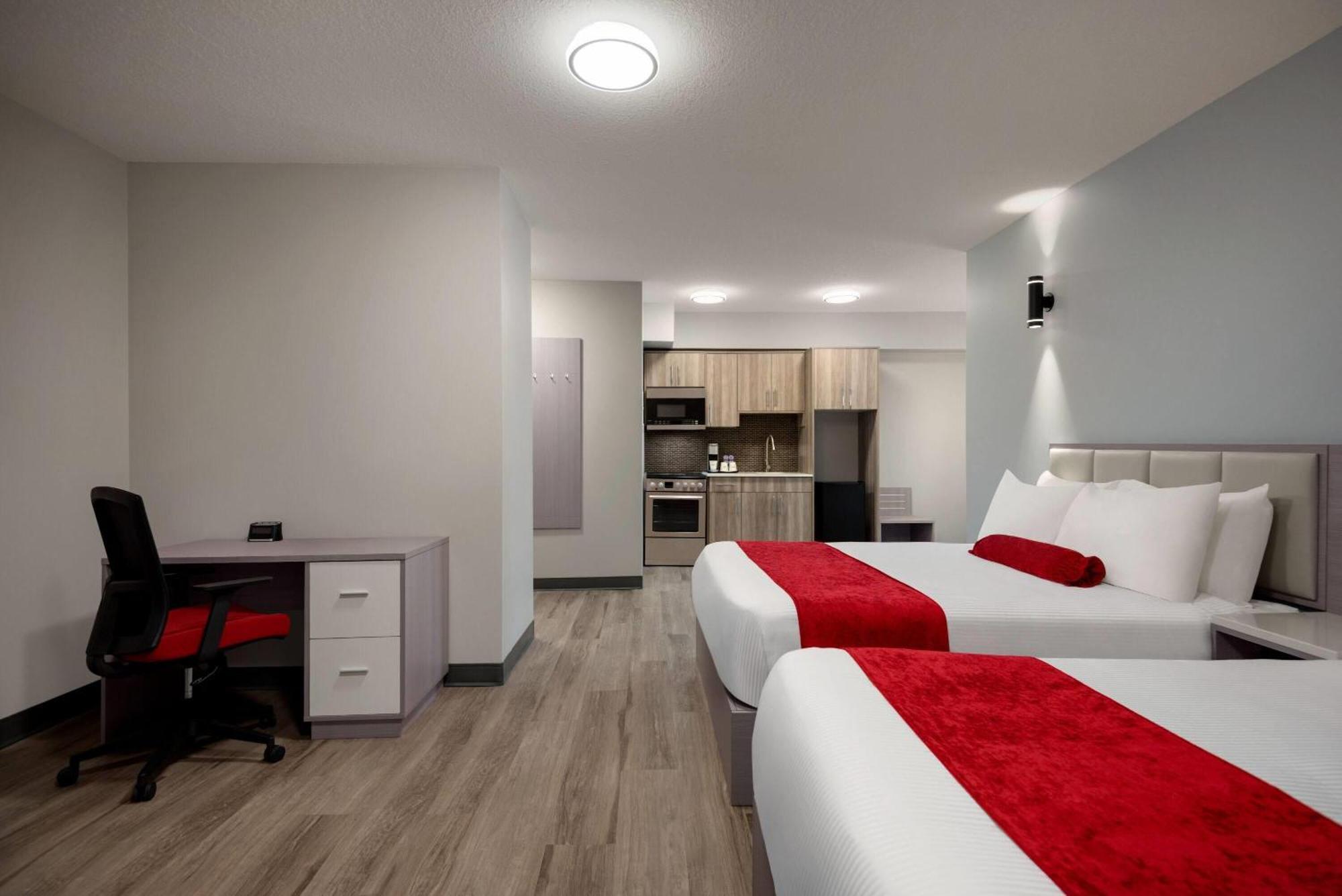 Hotel Ramada By Wyndham West & 3*