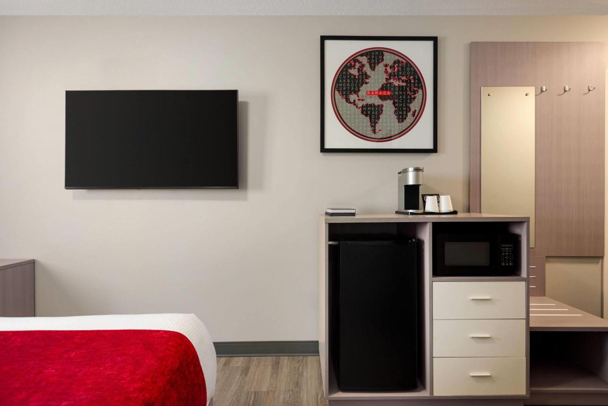 Ramada By Wyndham West & 3*