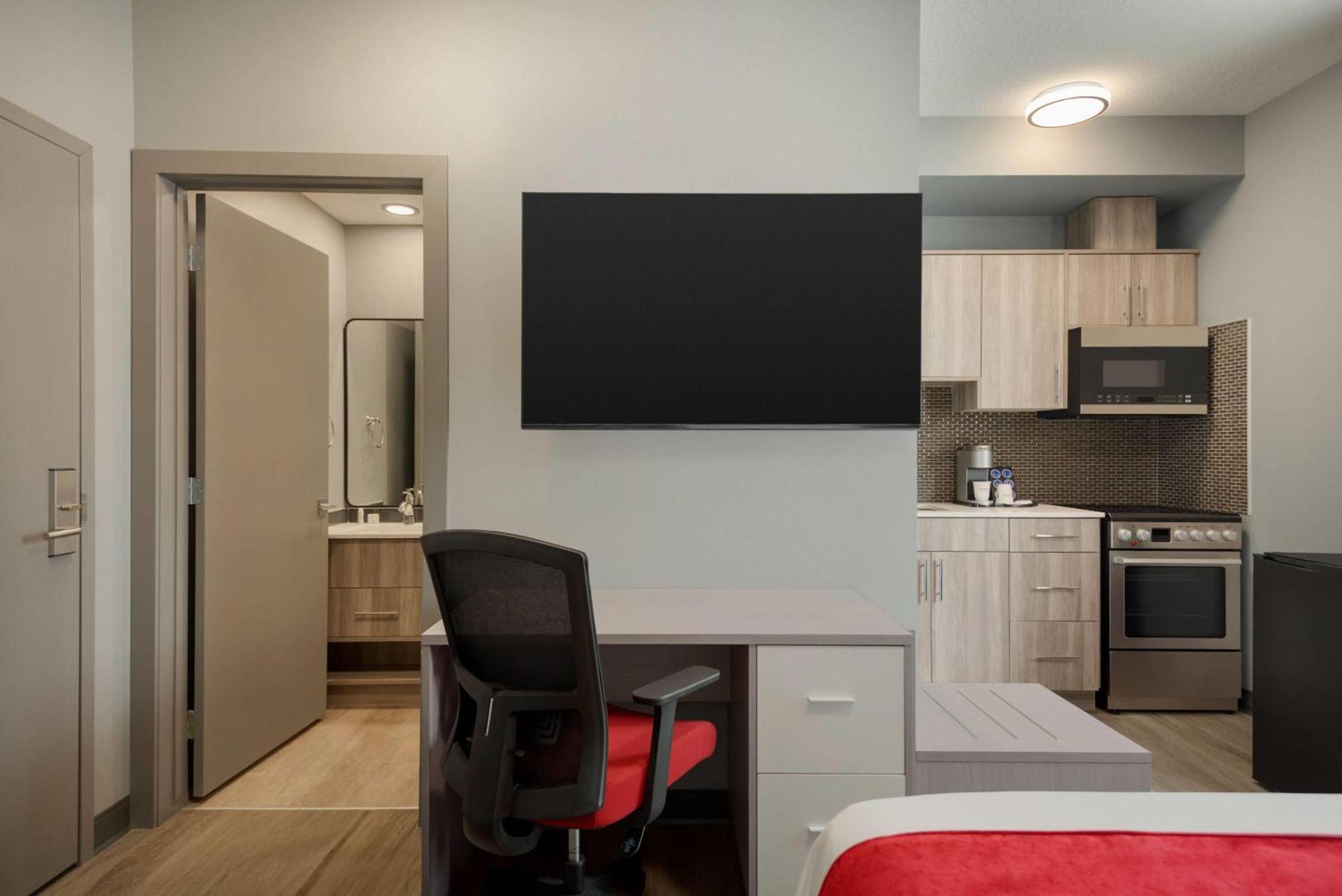 Ramada By Wyndham West & Hotel 3*