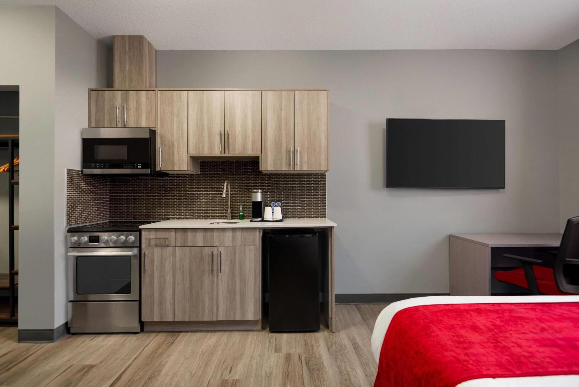 Hotel Ramada By Wyndham West & 3*