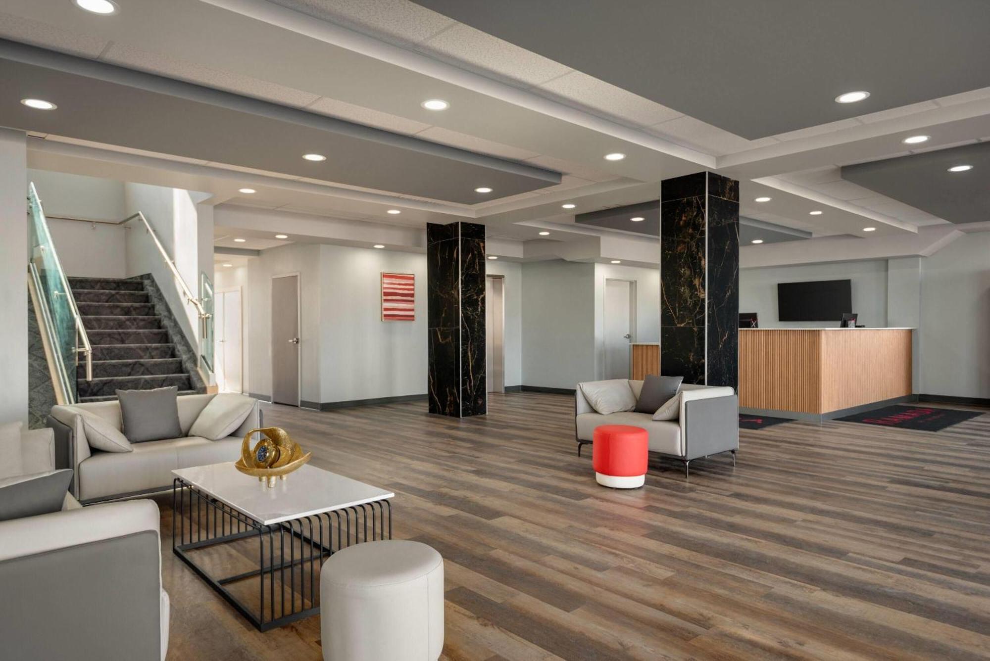 Ramada By Wyndham West & 3* Edmonton
