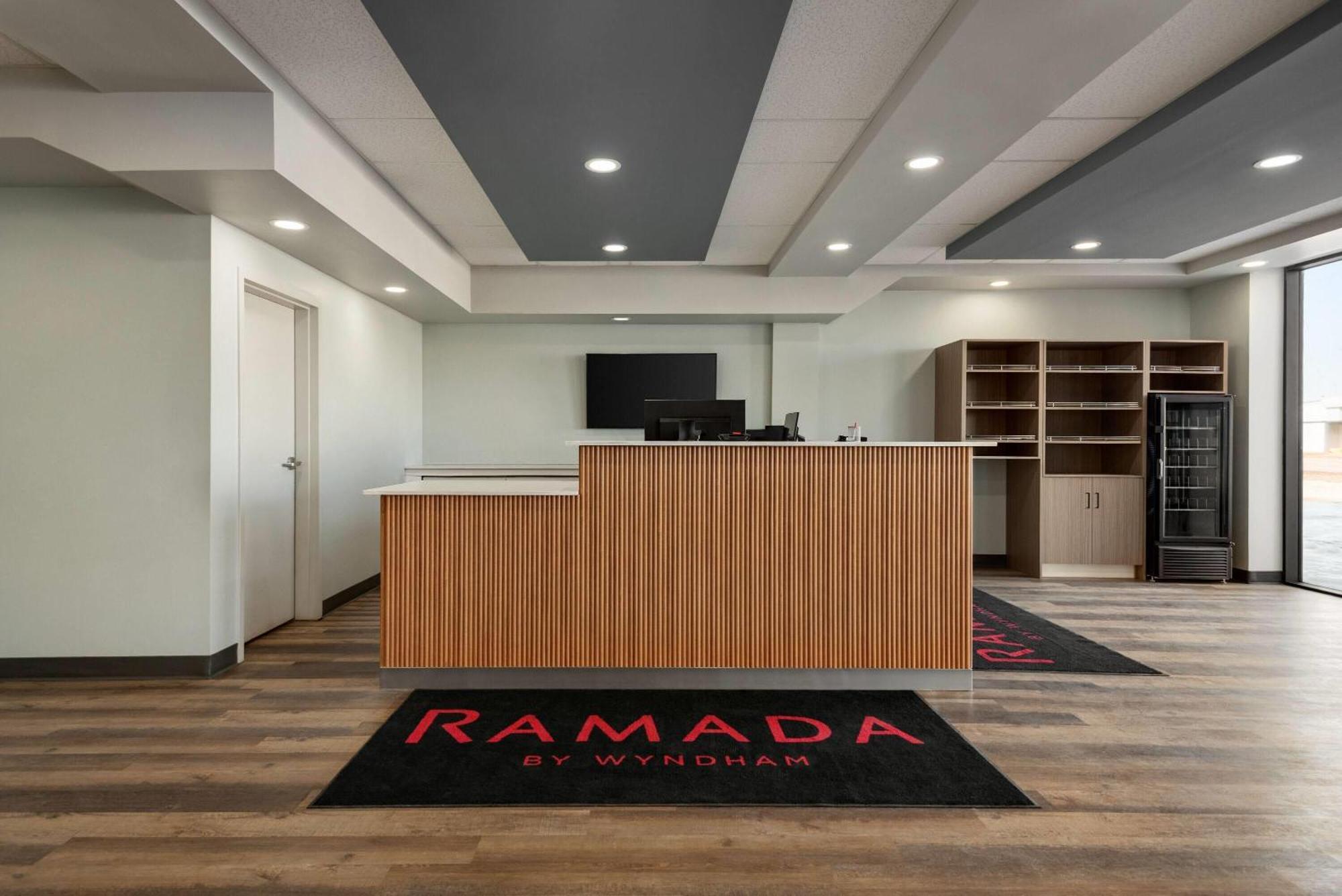 Ramada By Wyndham West &