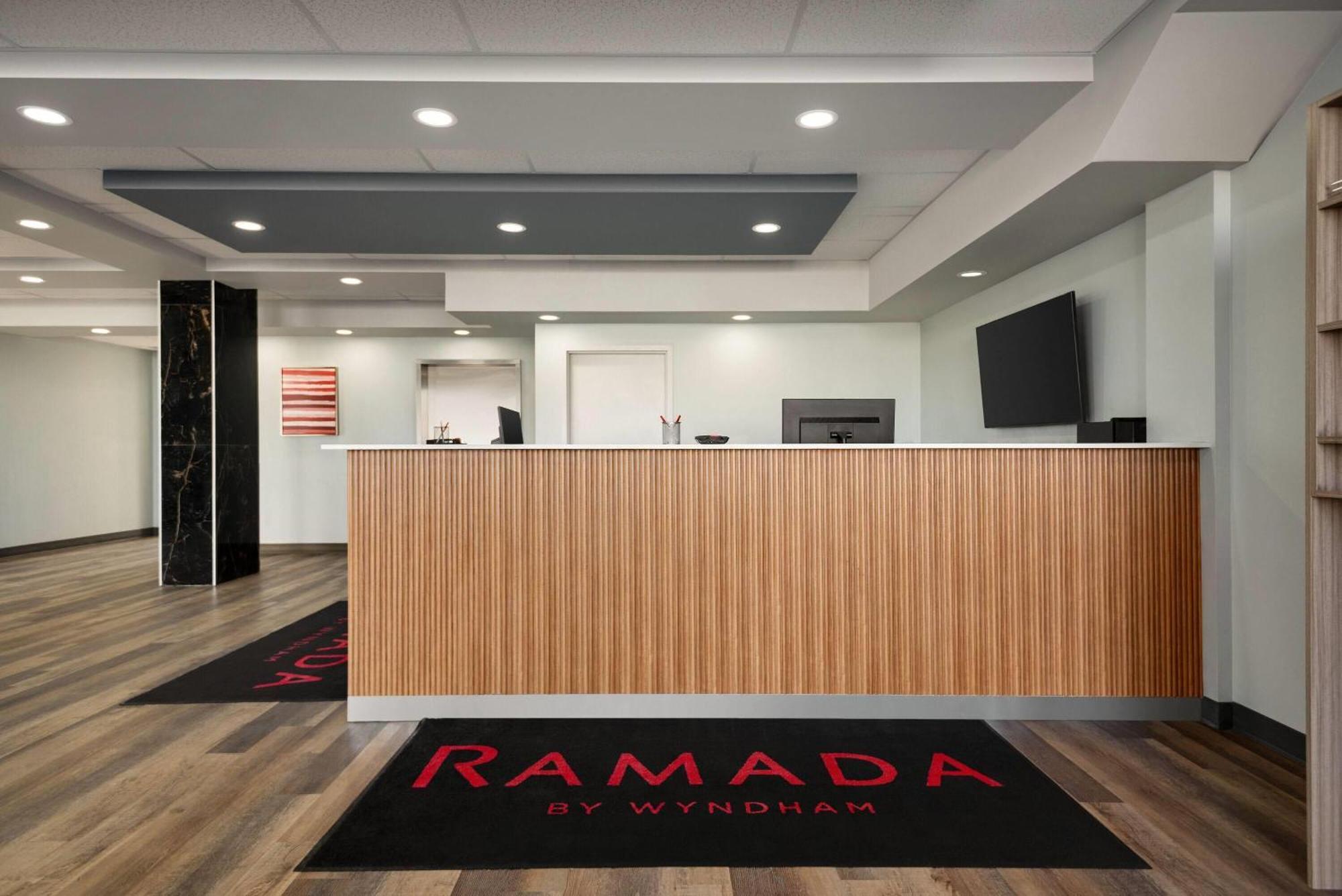 Hotel Ramada By Wyndham West &