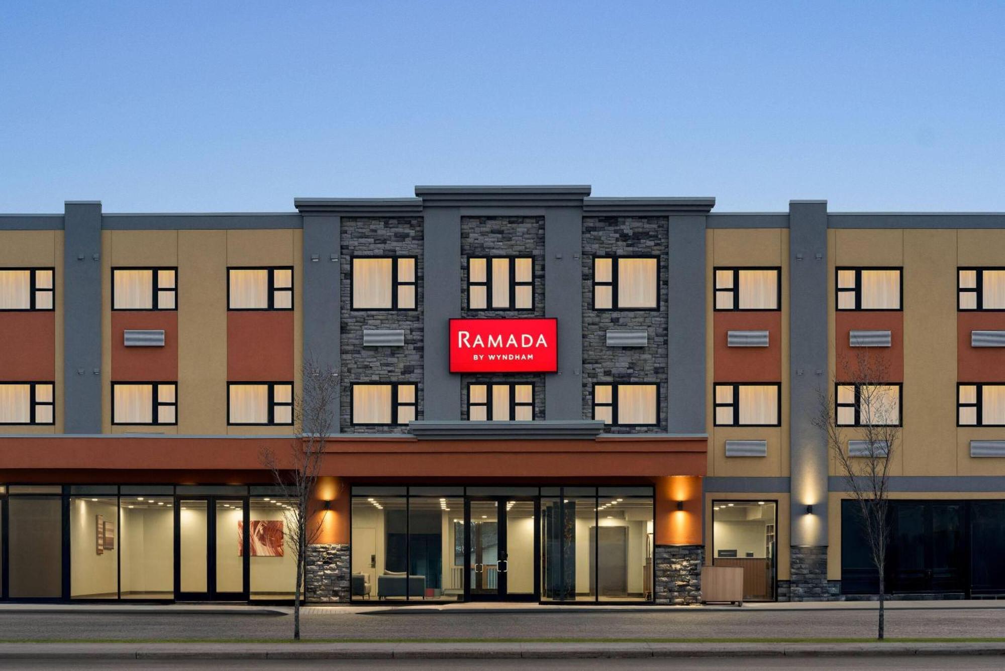Ramada By Wyndham West & Hotel 3*