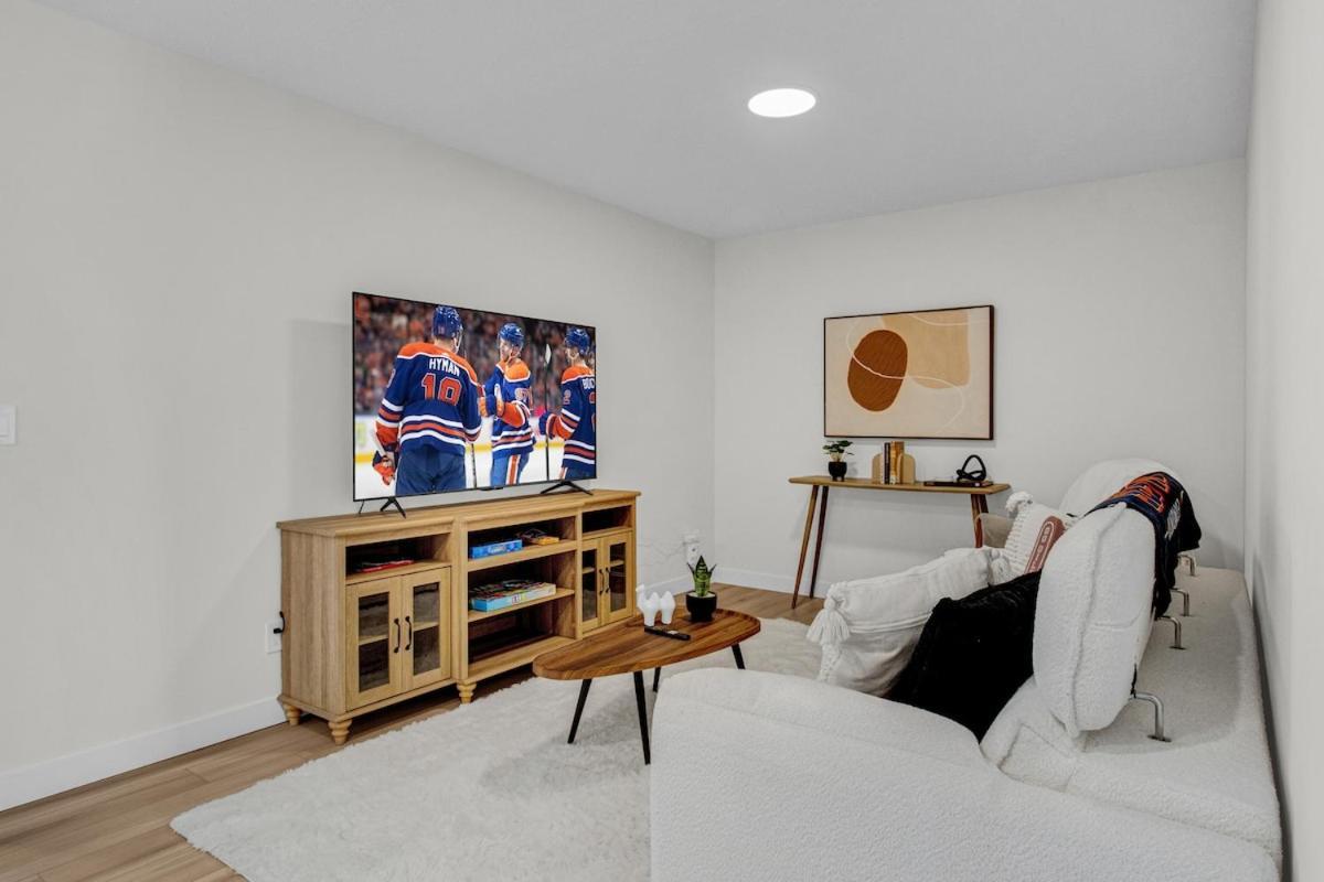 Luxury Ac Family Friendly Sleeps 7 * Edmonton