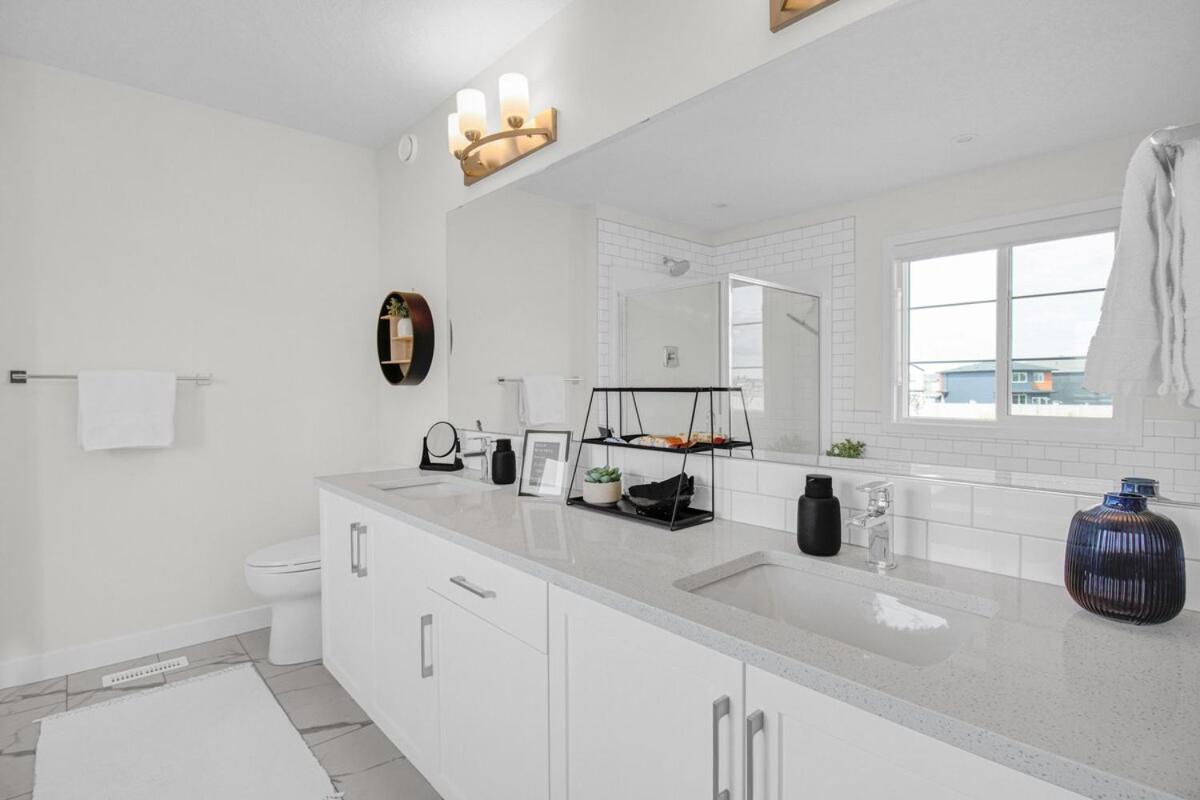 Luxury Ac Family Friendly Sleeps 7 * Edmonton