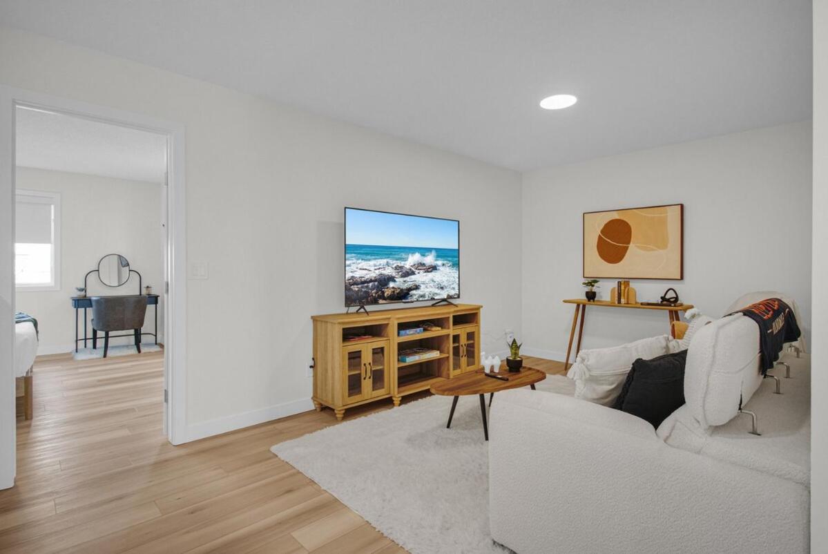 Luxury Ac Family Friendly Sleeps 7 Edmonton