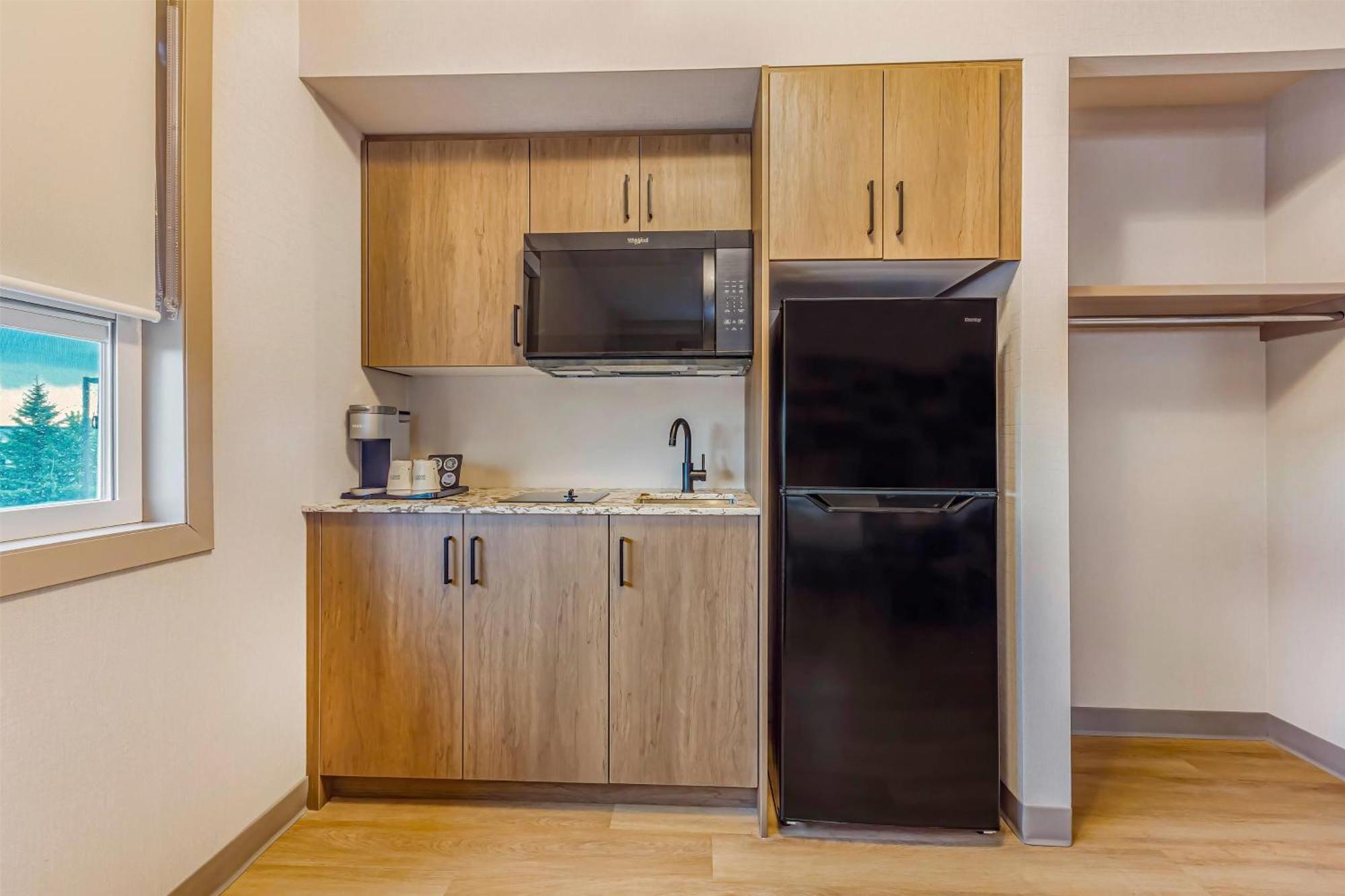 Hotel Days & By Wyndham West 3*