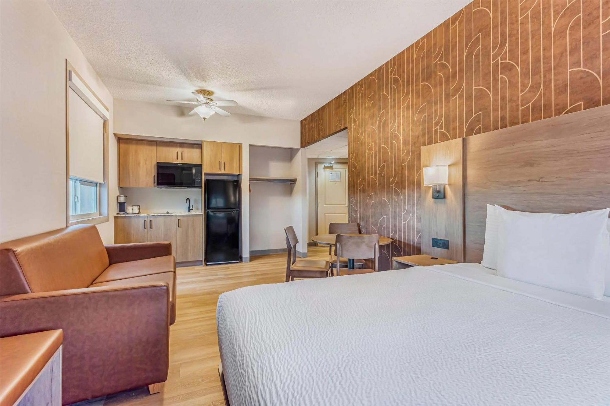 Hotel Days & By Wyndham West Edmonton