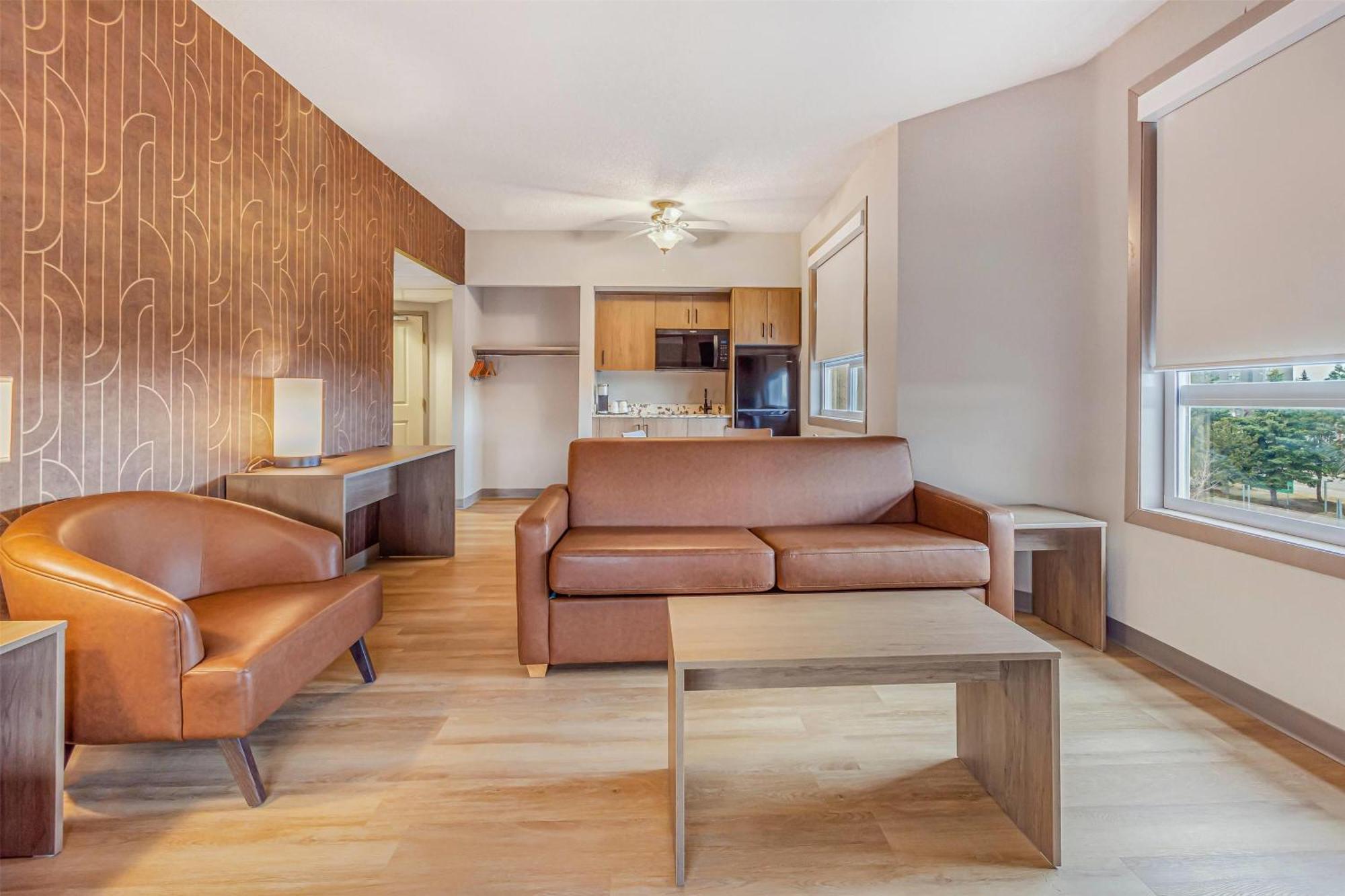 Days & By Wyndham West Edmonton