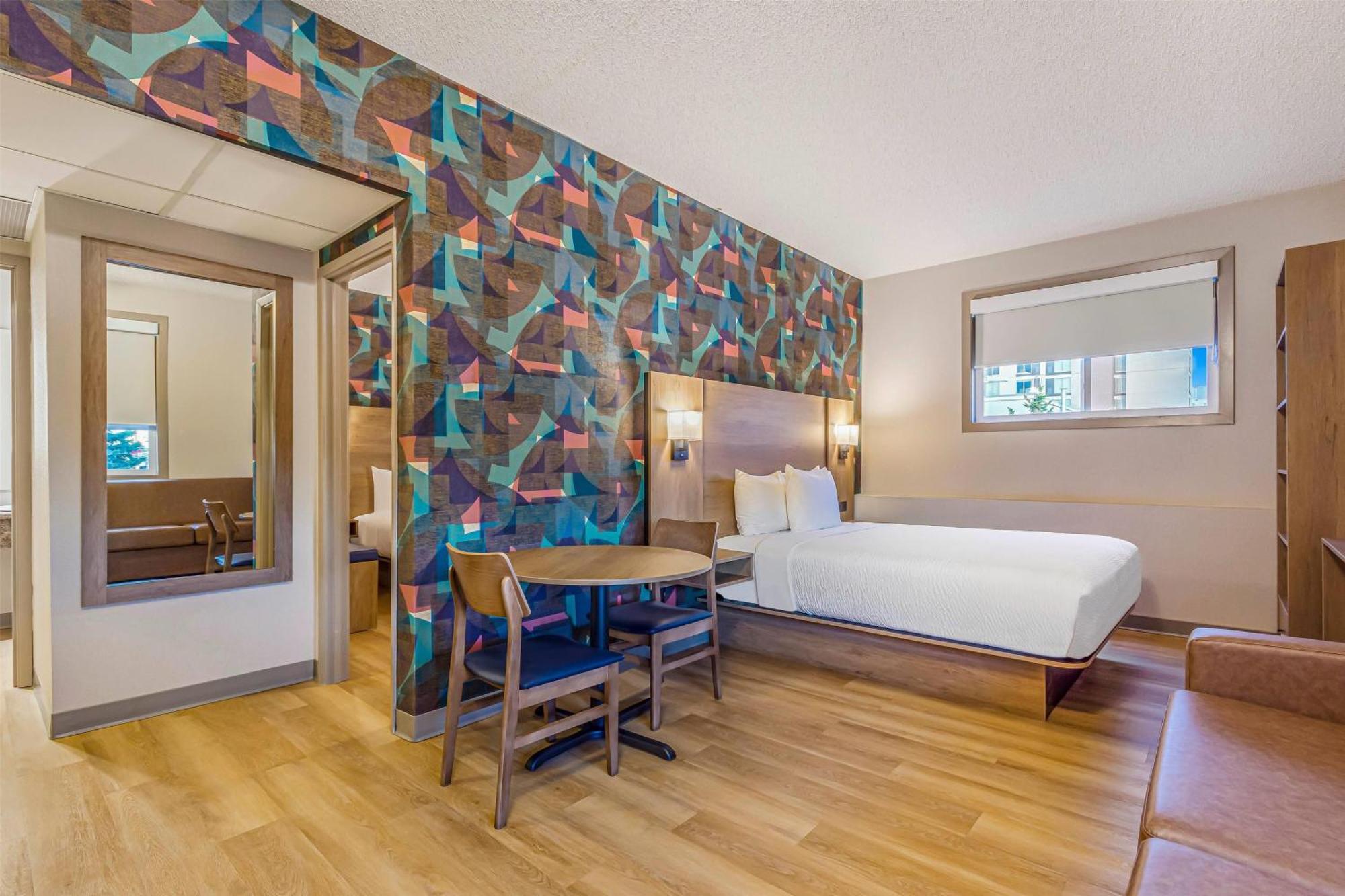 Days & By Wyndham West Hotel 3*