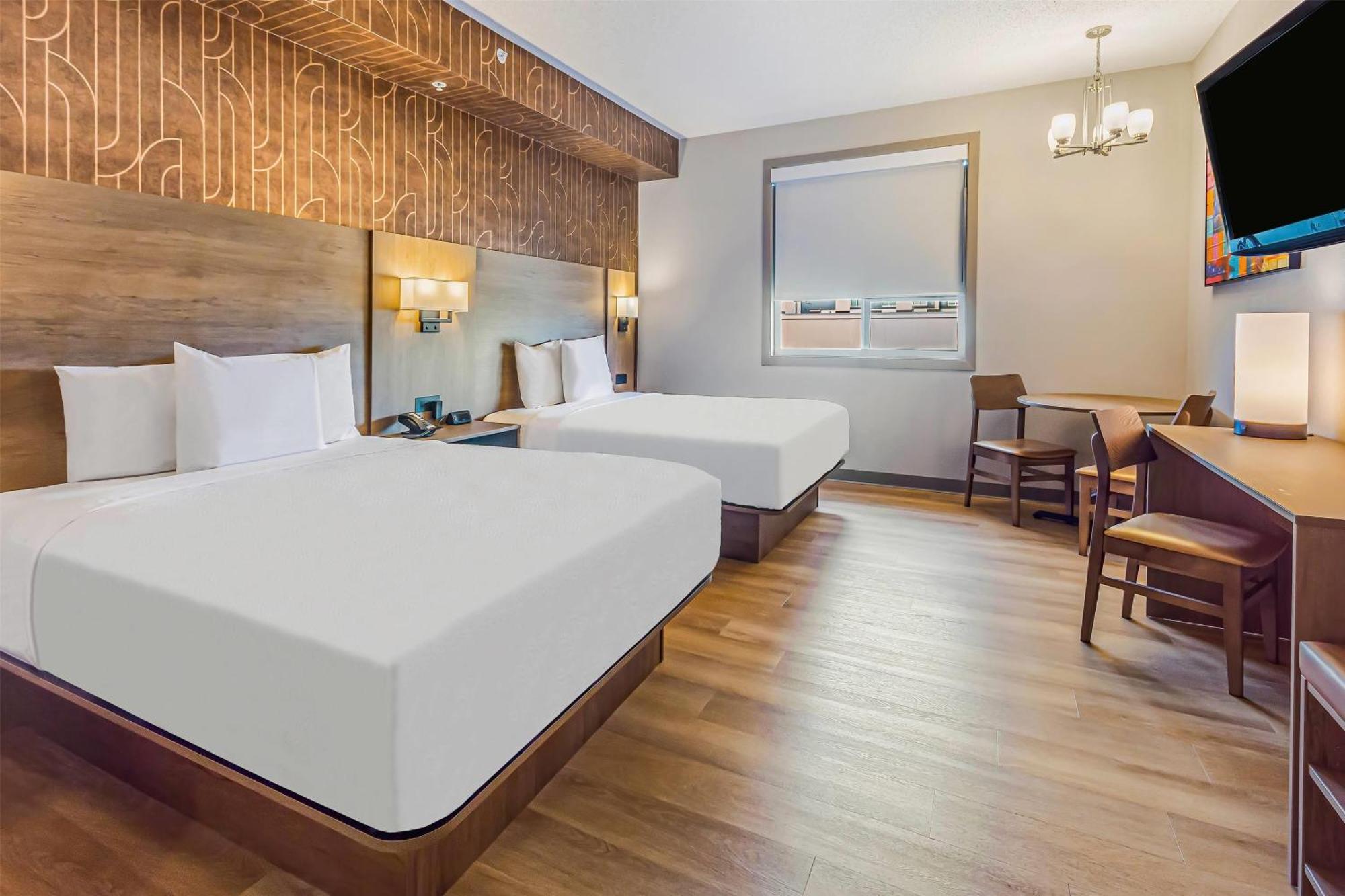 Days & By Wyndham West Edmonton