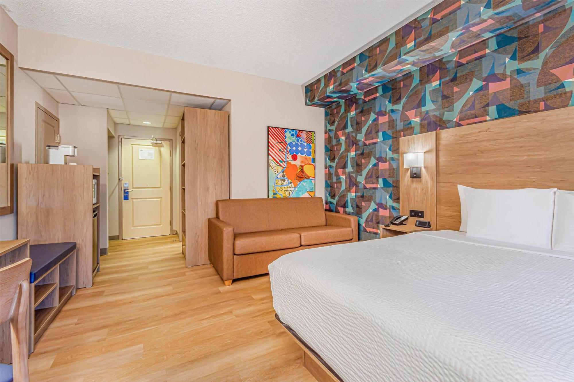 Days & By Wyndham West Hotel 3*