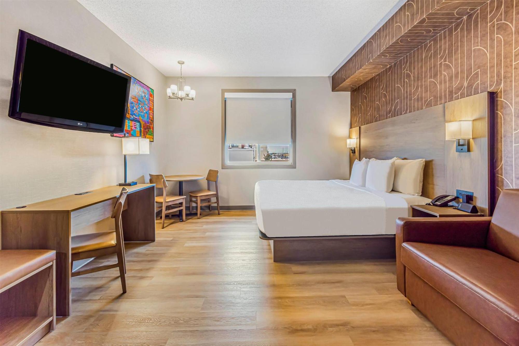 Hotel Days & By Wyndham West 3*