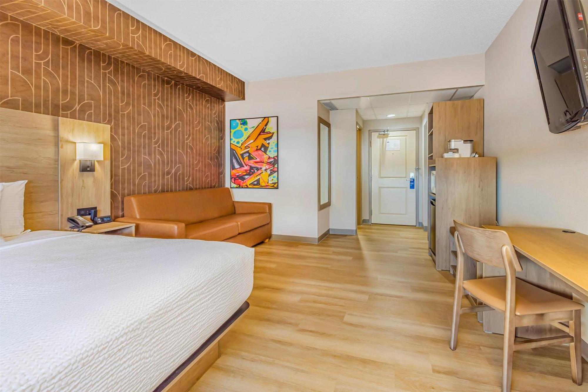Days & By Wyndham West 3*