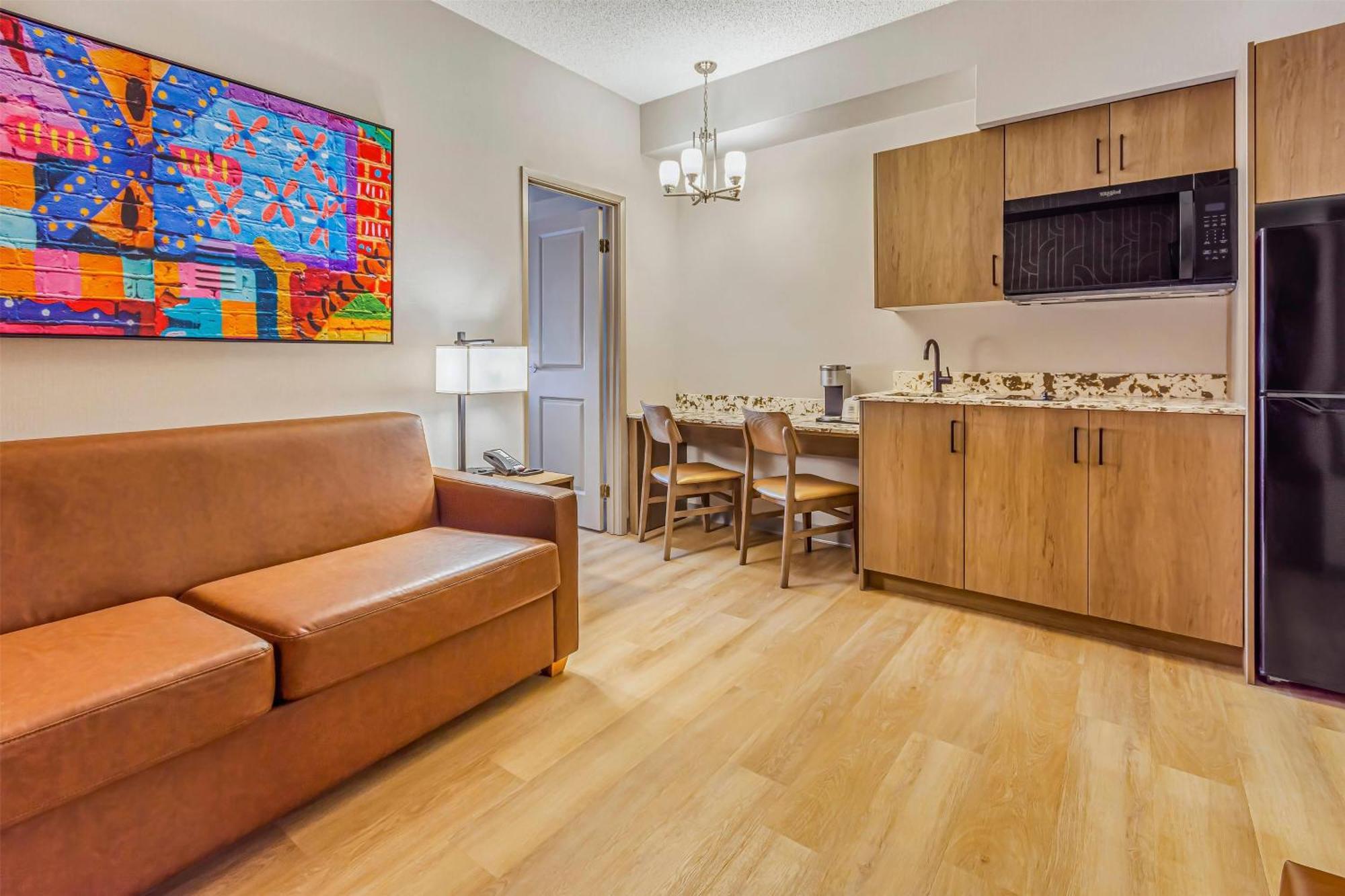 Days & By Wyndham West Edmonton