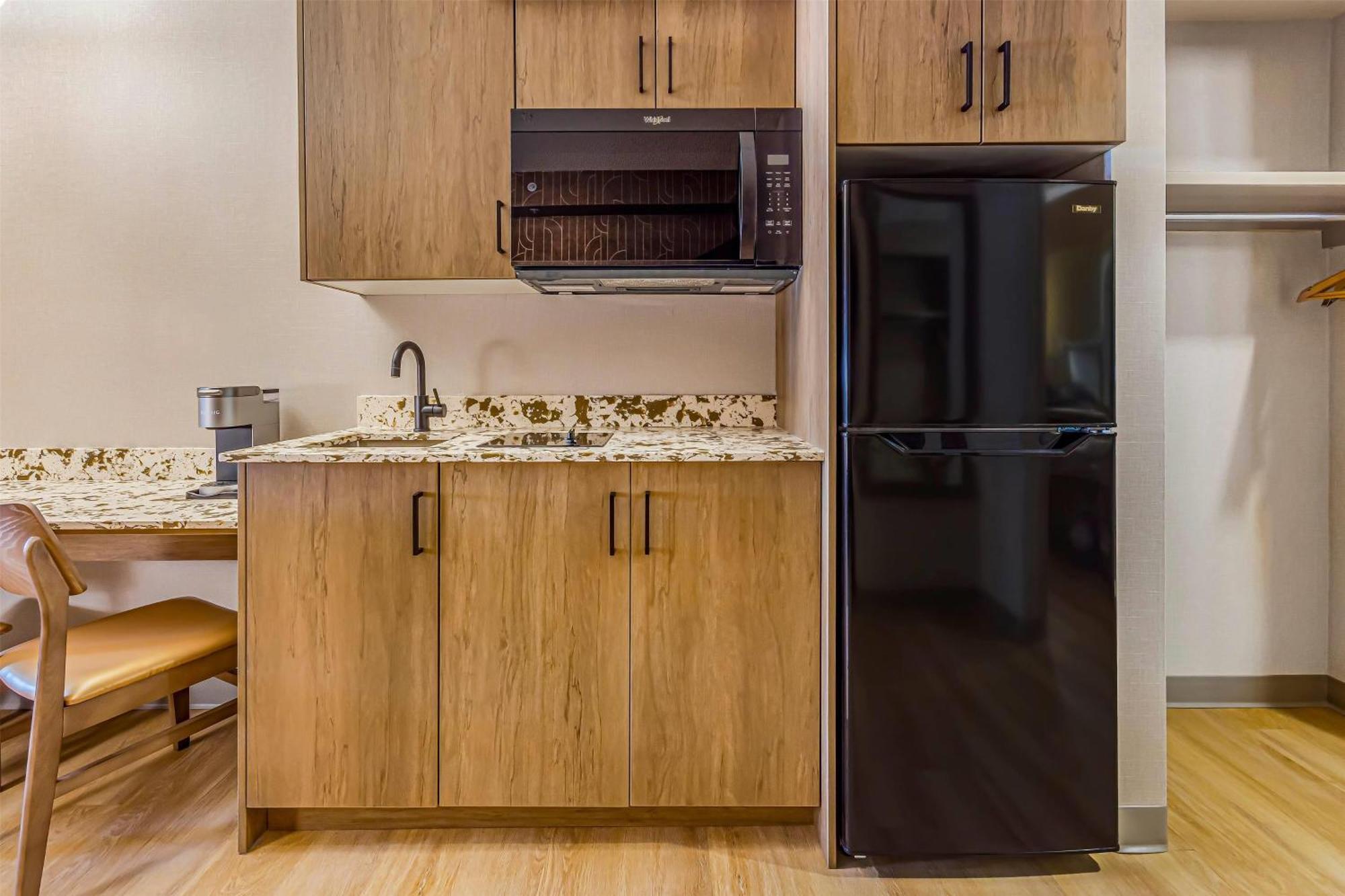 Hotel Days & By Wyndham West 3*