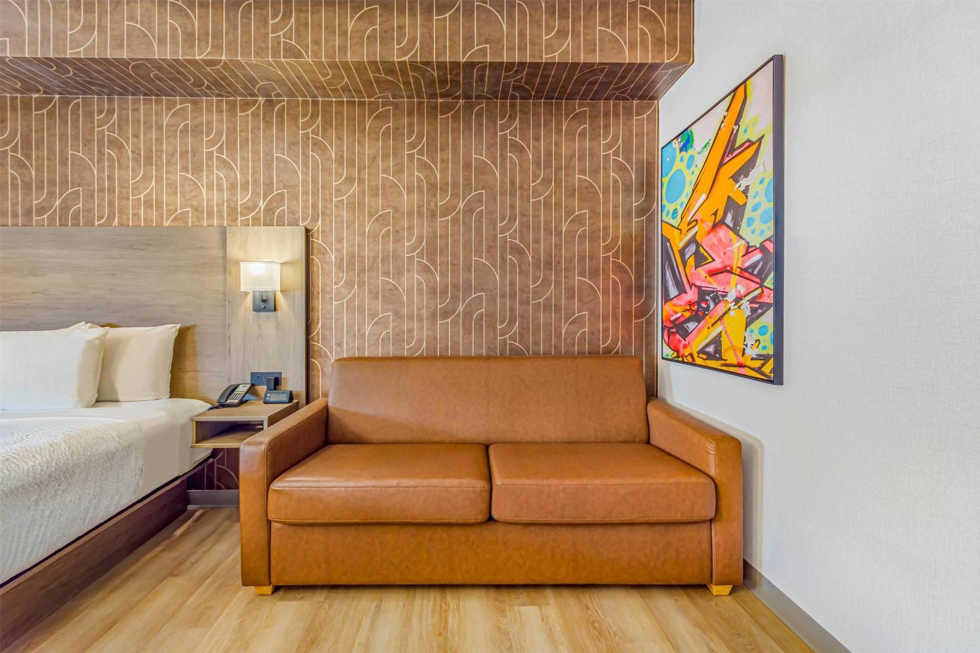 Days & By Wyndham West Edmonton