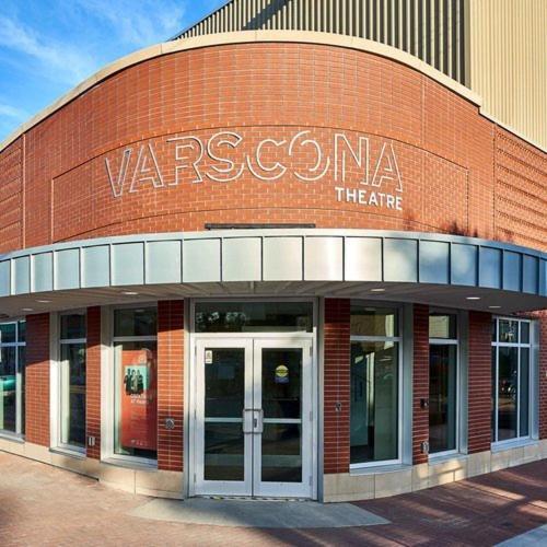 New, Euro-style Suite, Whyte Avenue, Ac, Netflix, Sleeps 6!