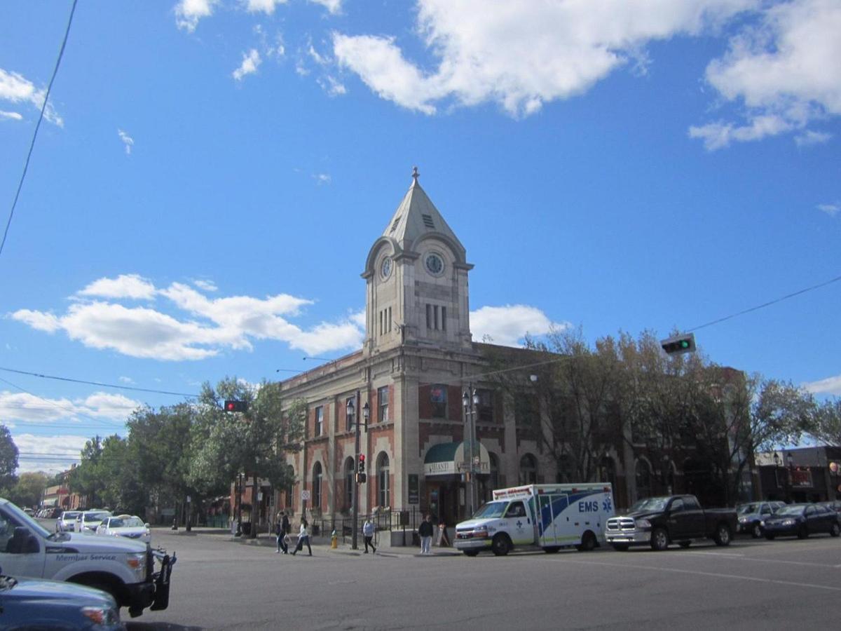 Apartment New, Euro-style Suite, Whyte Avenue, Ac, Netflix, Sleeps 6! Edmonton