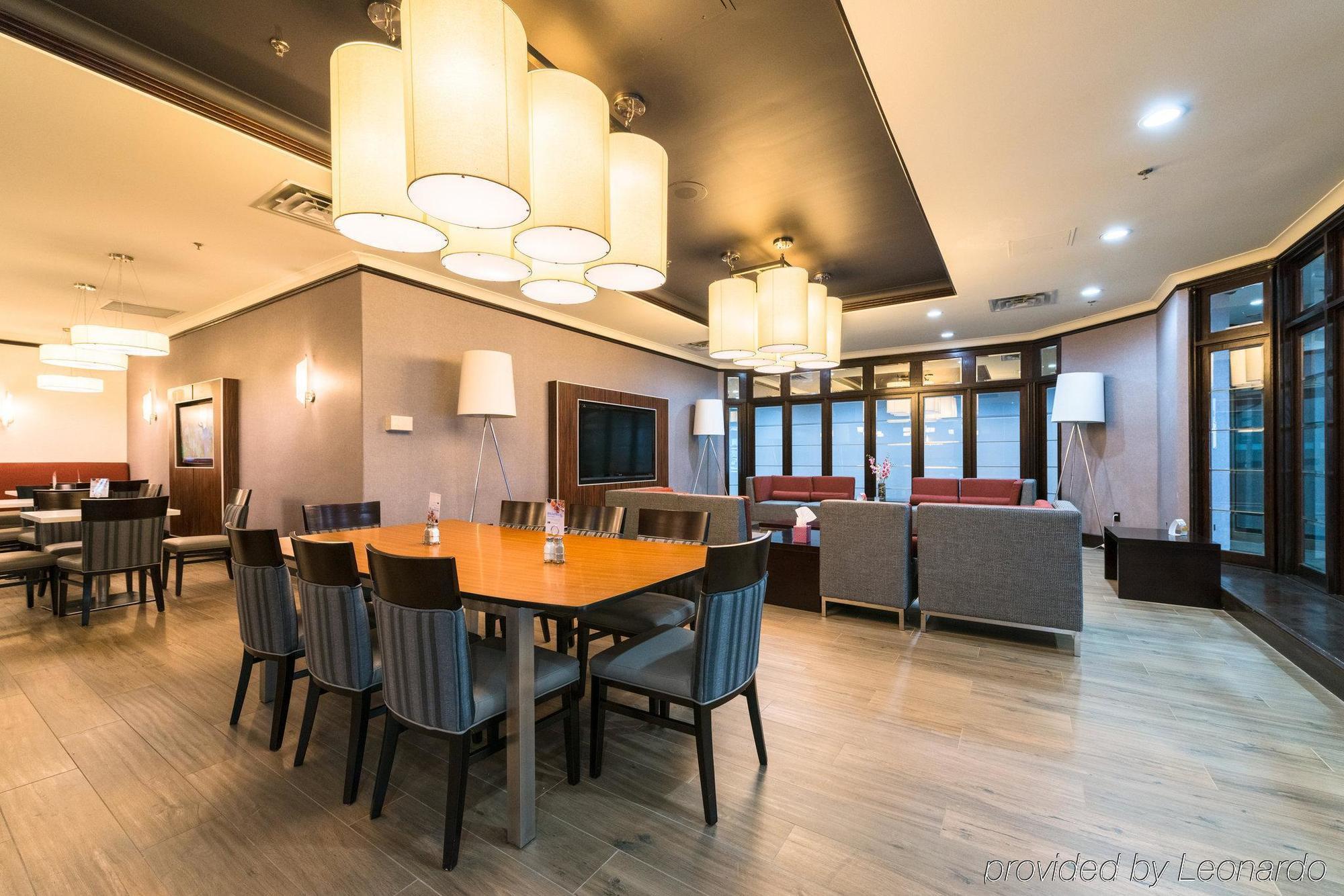 Express Downtown By Ihg 3* Edmonton