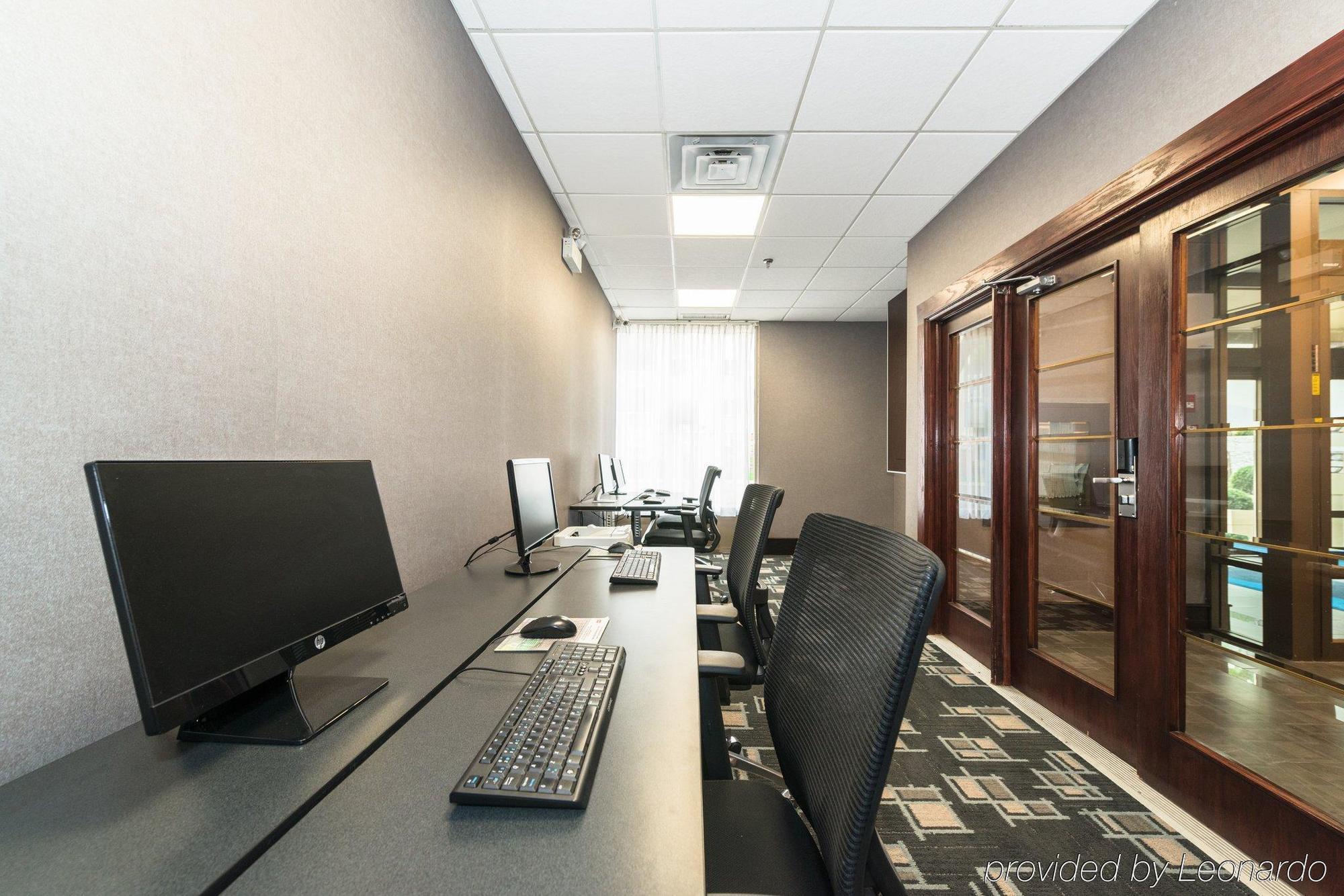 Hotel Express Downtown By Ihg 3*